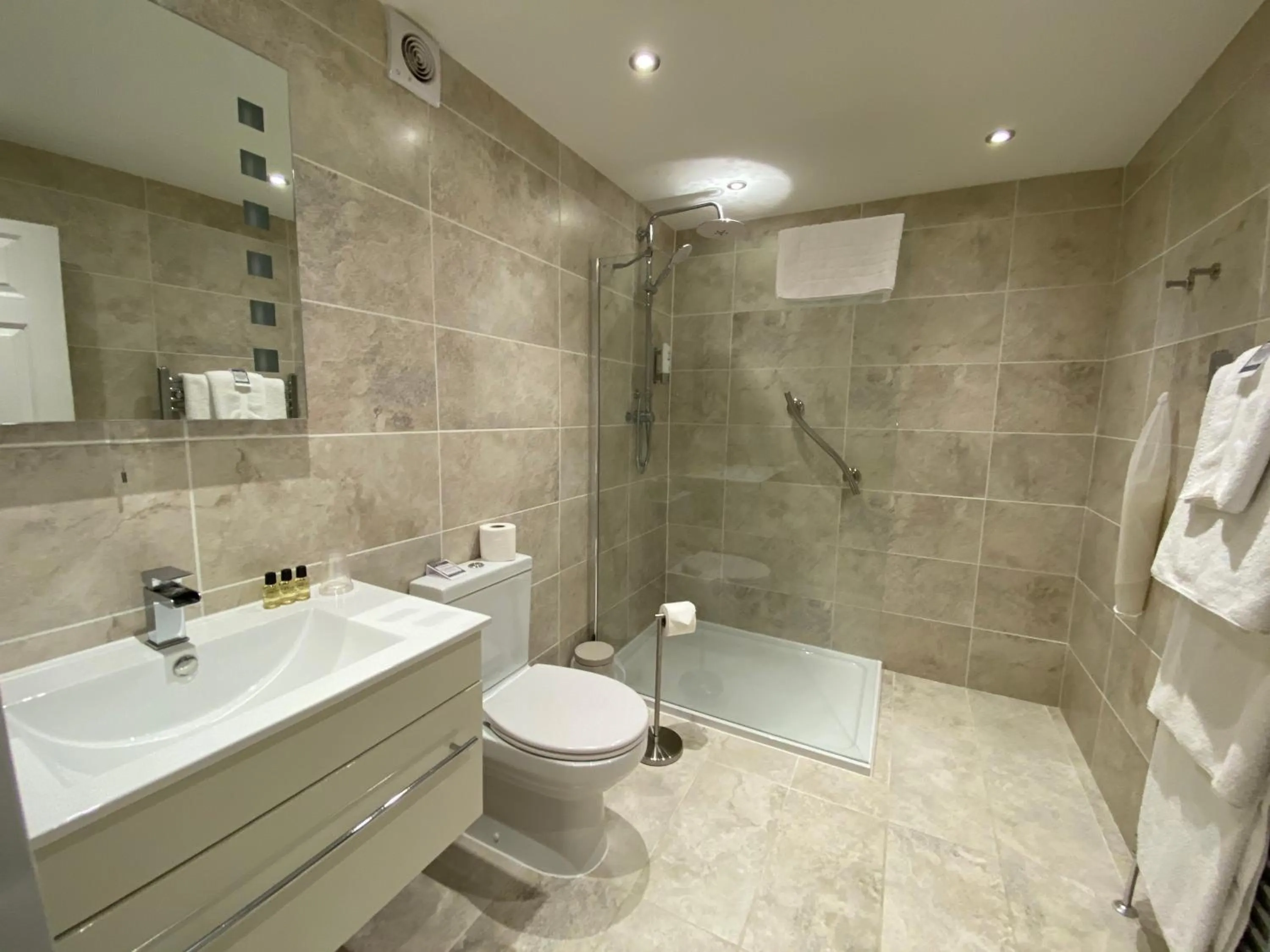 Bathroom in Camelia Hotel