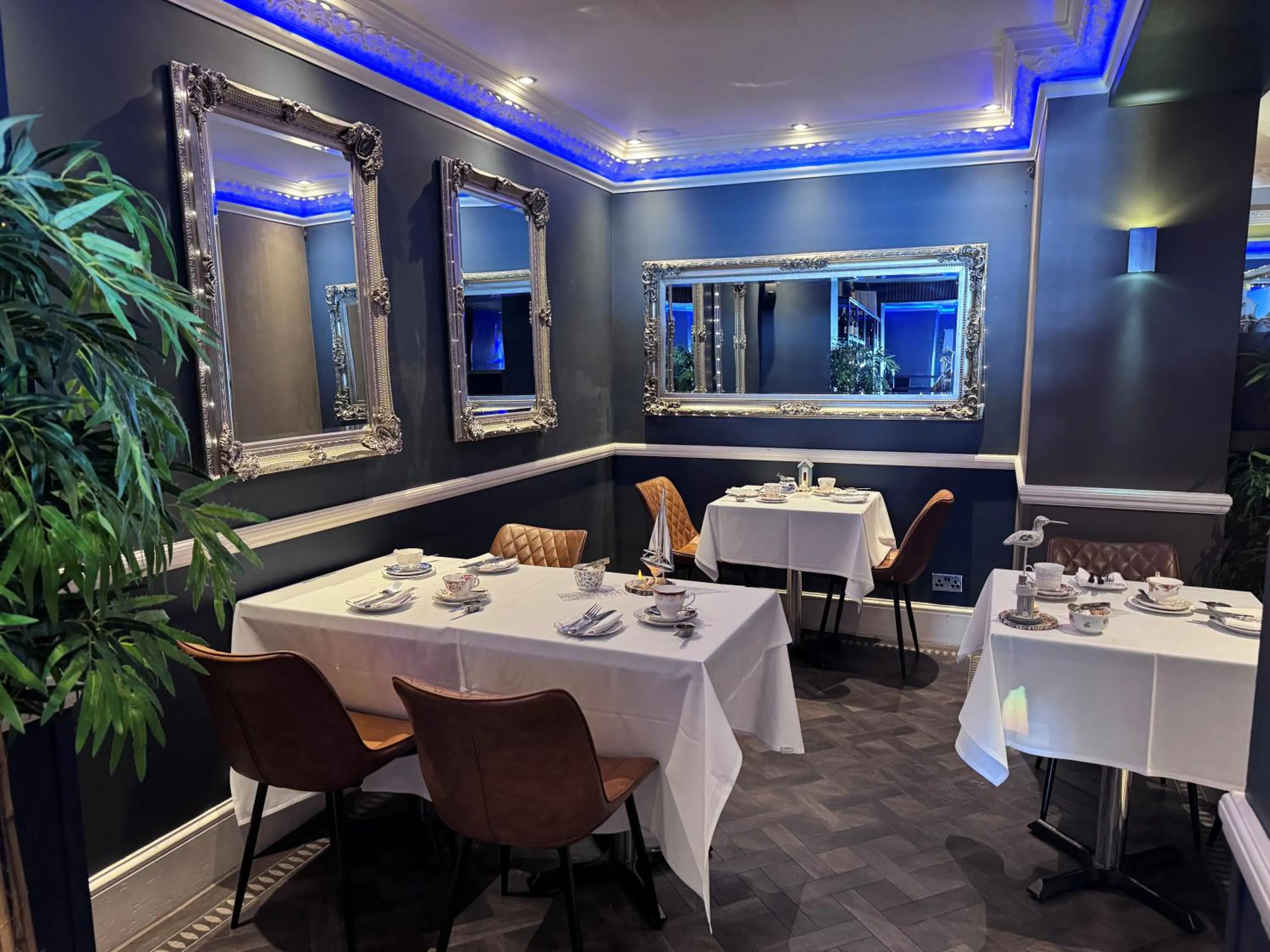 Restaurant/places to eat in Camelia Hotel