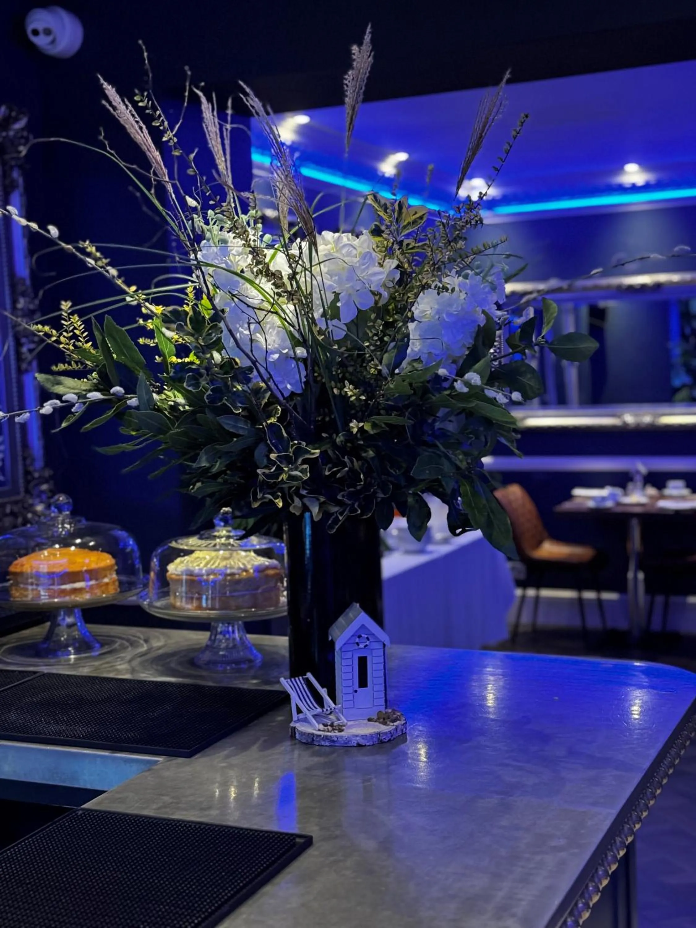 Restaurant/places to eat in Camelia Hotel