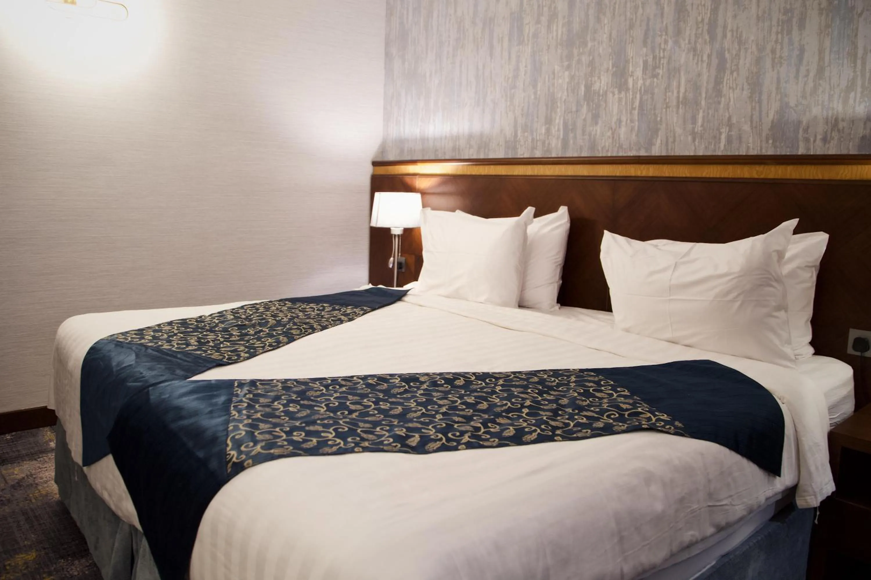 Bedroom, Bed in Nozol Royal Inn Hotel