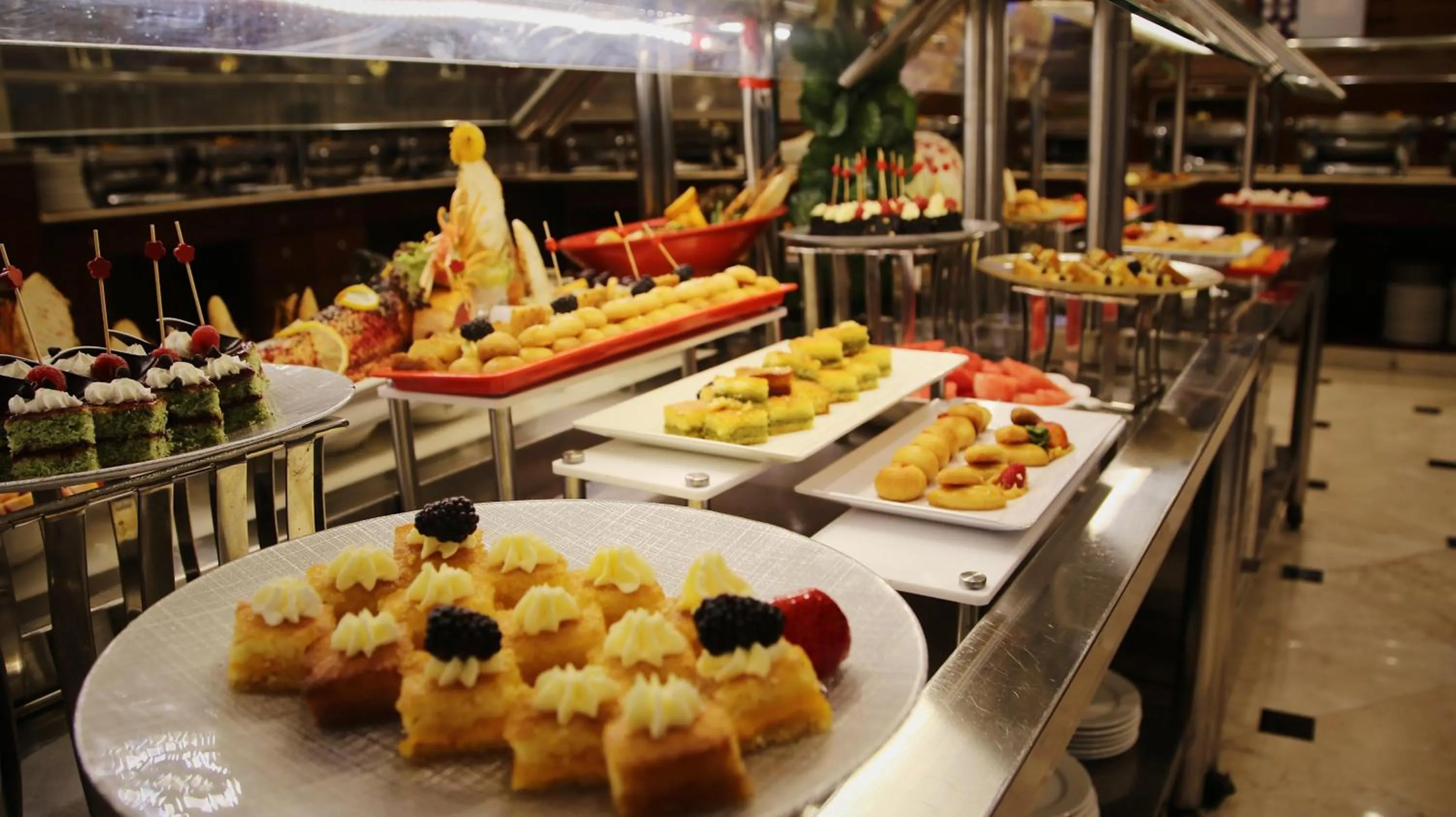 Food and drinks in Nozol Royal Inn Hotel