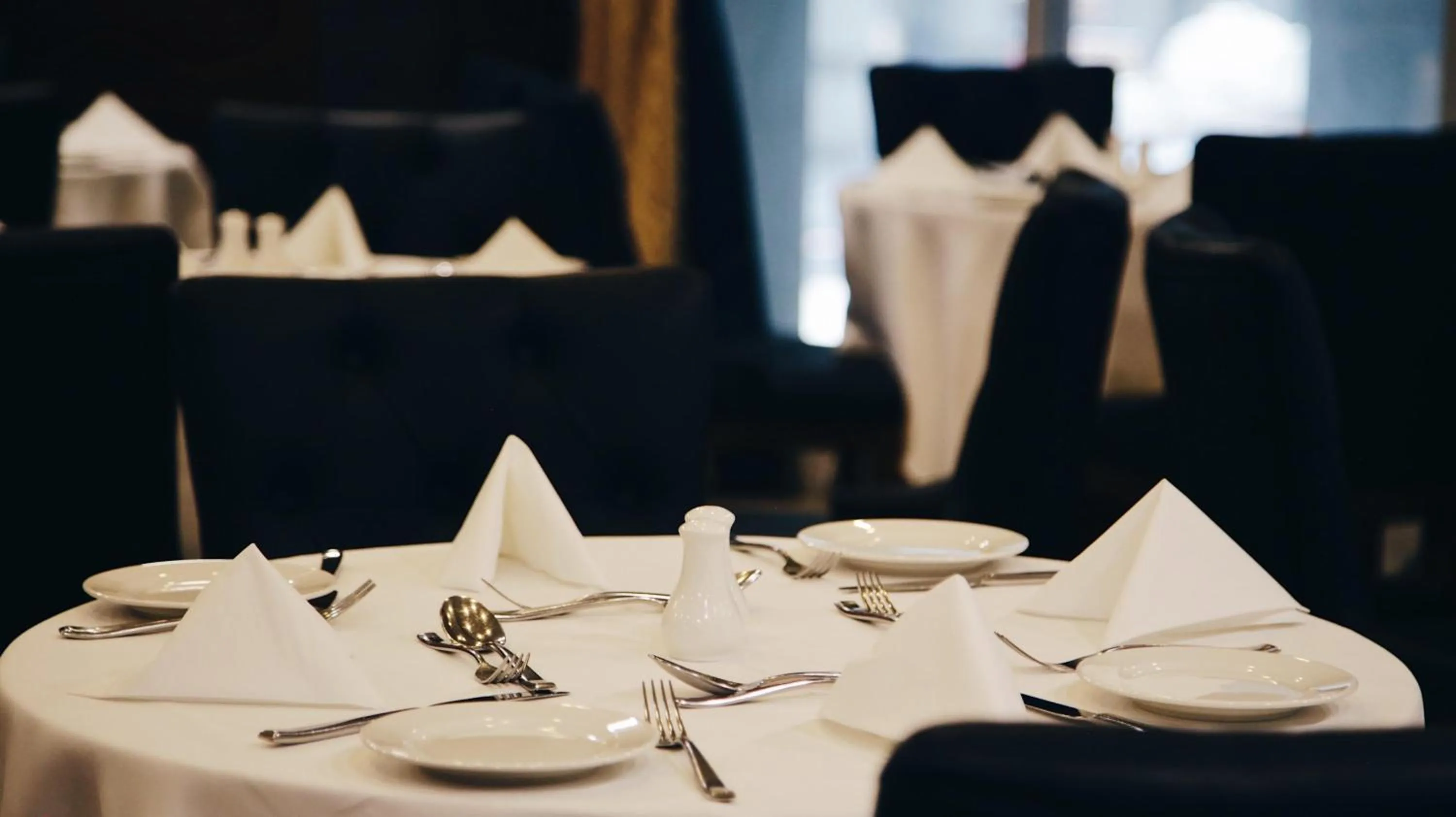 Restaurant/places to eat in Nozol Royal Inn Hotel