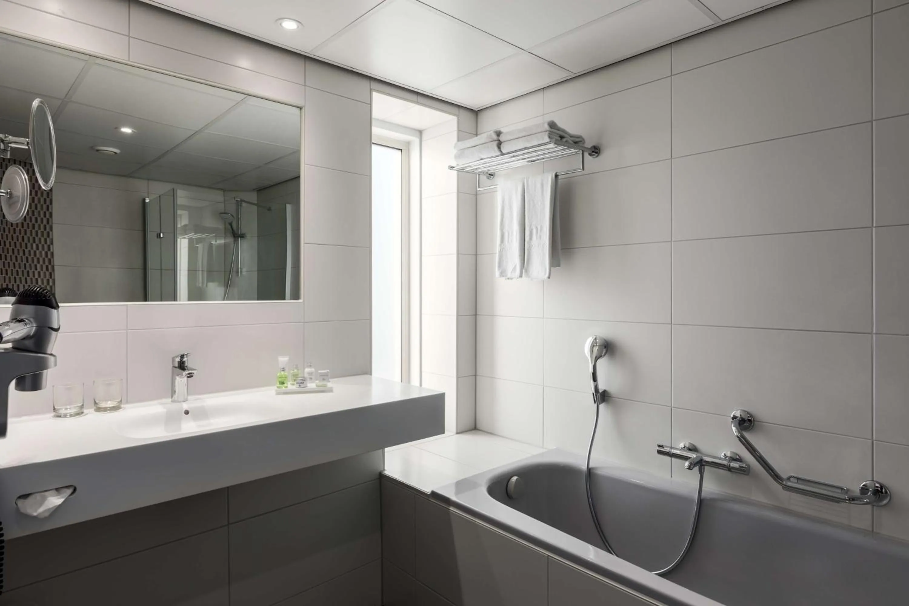 Bathroom in NH Noordwijk Conference Centre Leeuwenhorst