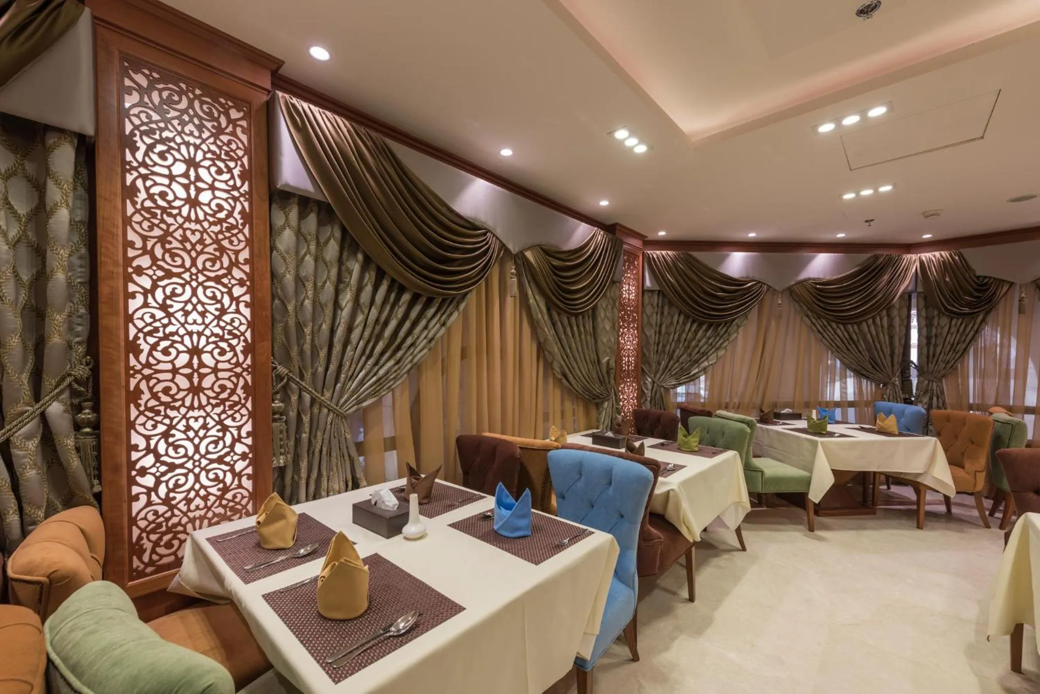 Restaurant/places to eat in Nusk Al Madinah