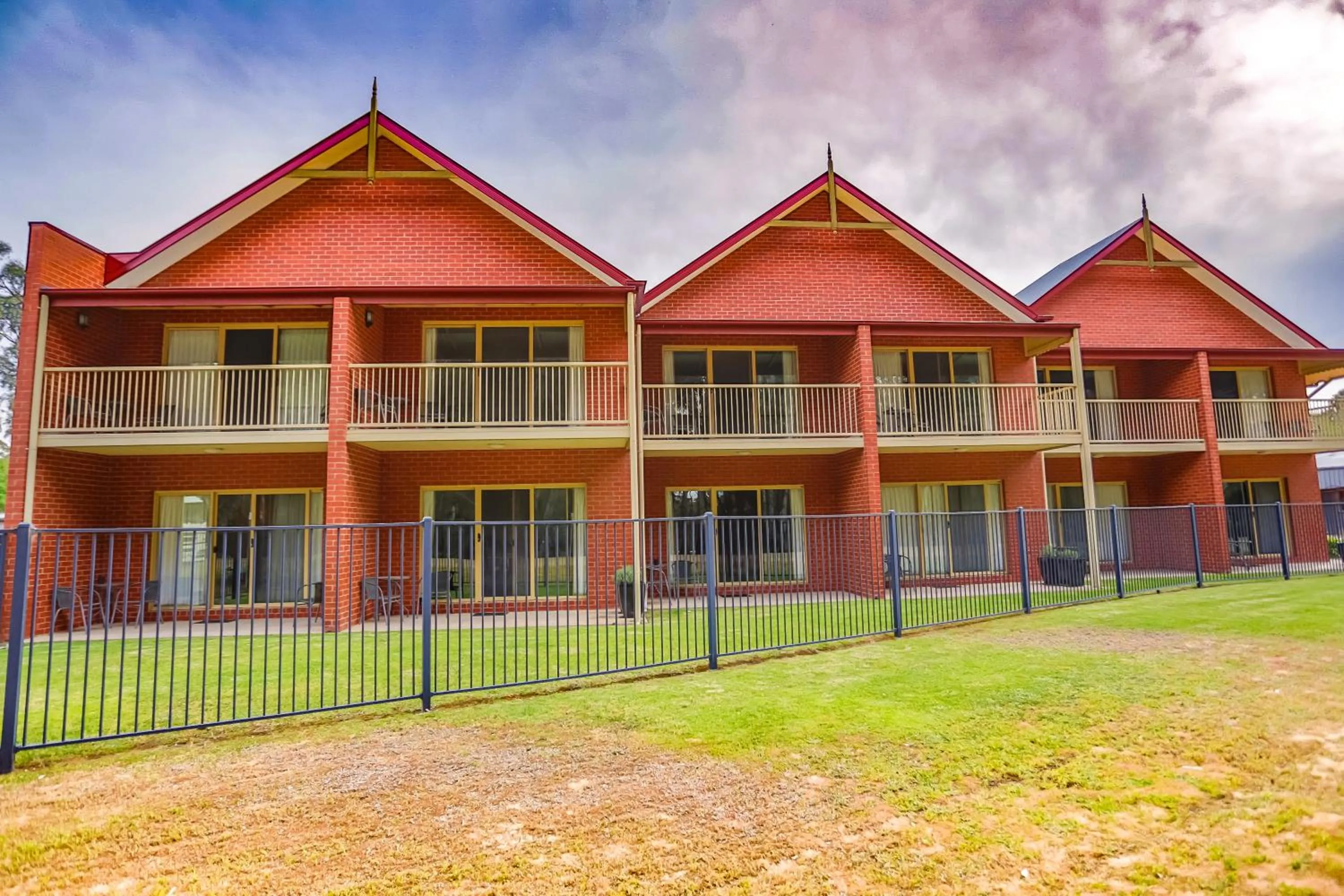 Property building in Murray Waters Motor Inn & Apartments