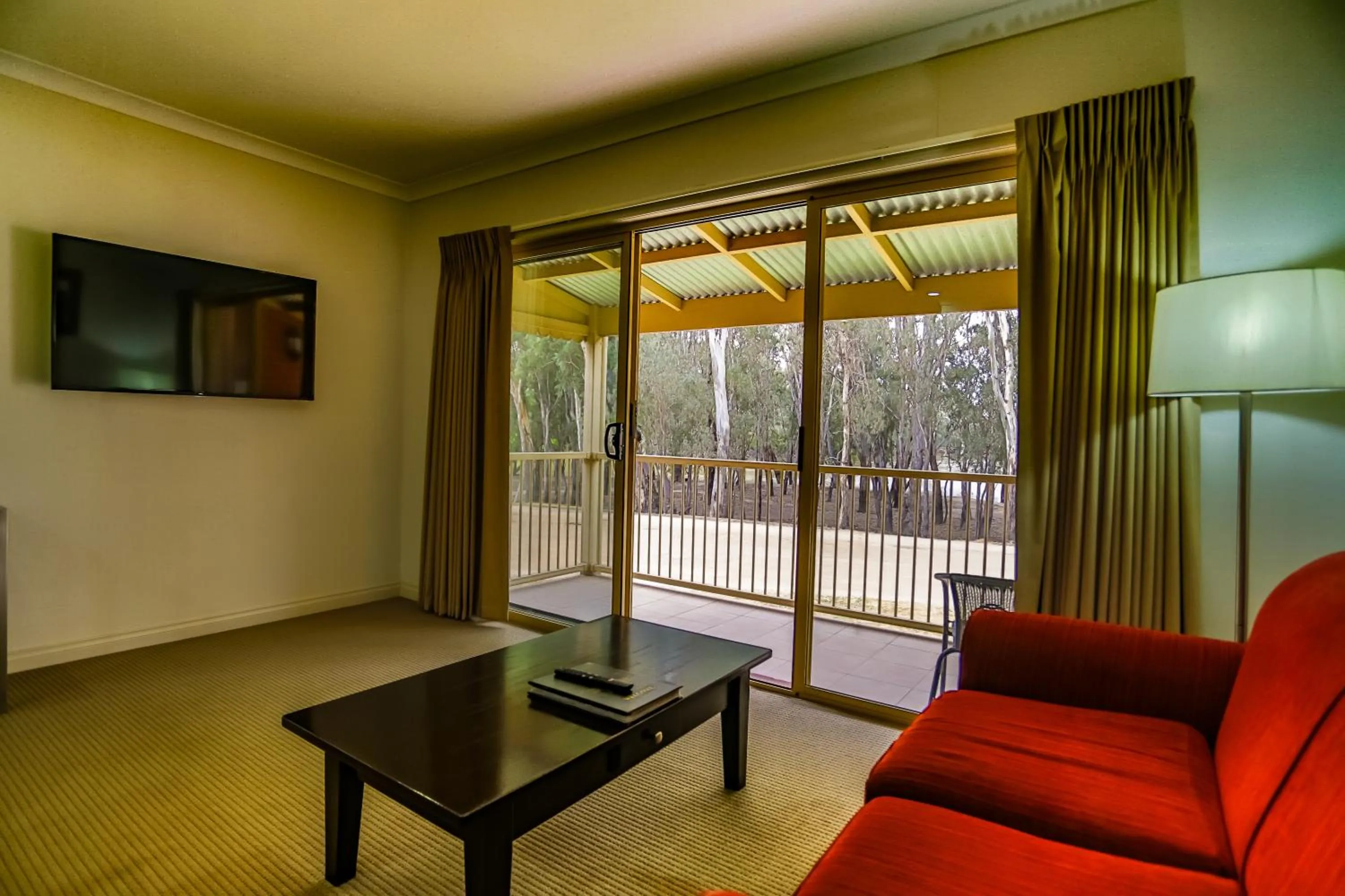 Communal lounge/ TV room in Murray Waters Motor Inn & Apartments