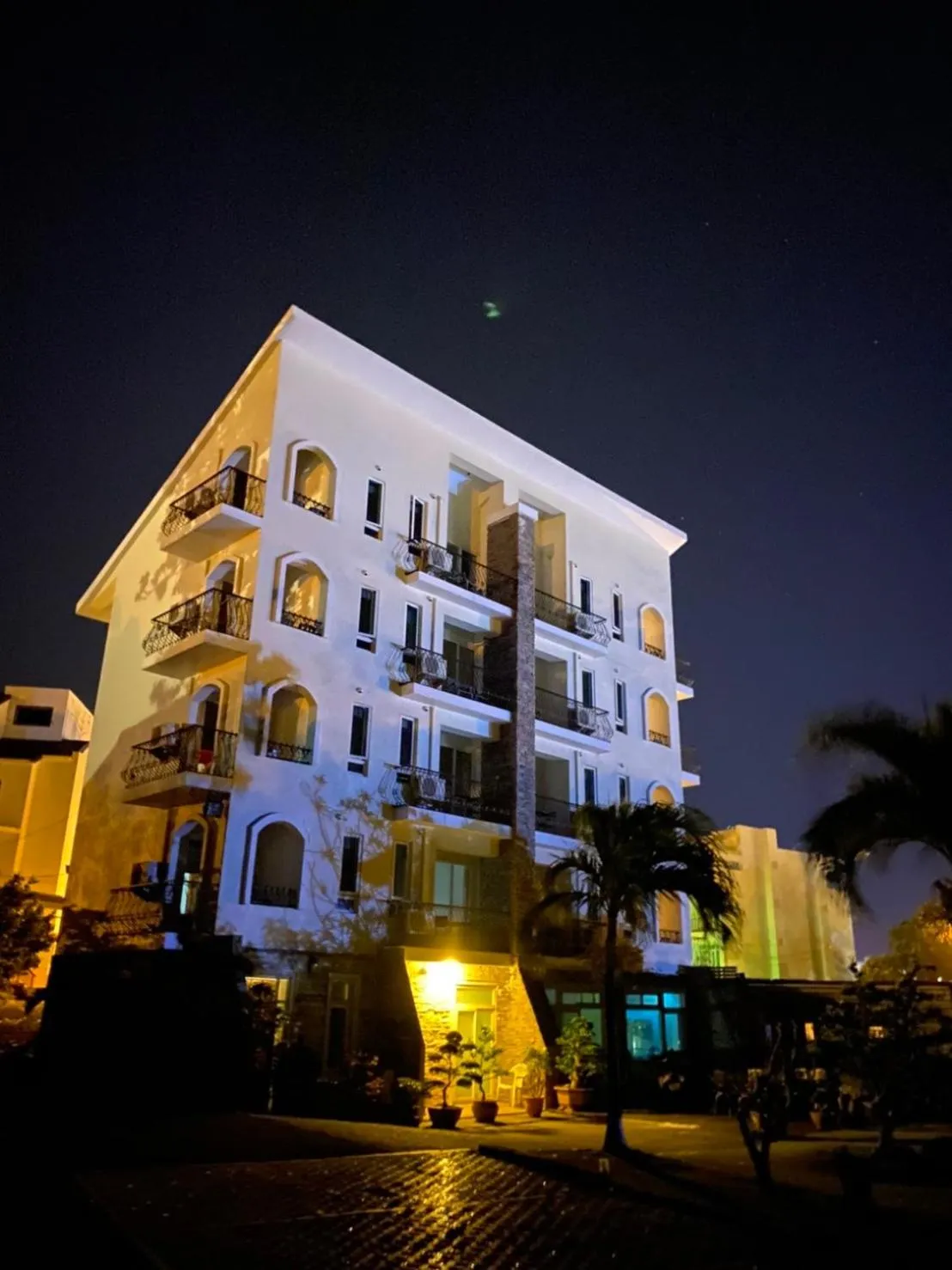 Property building in Mamalulu Hostel