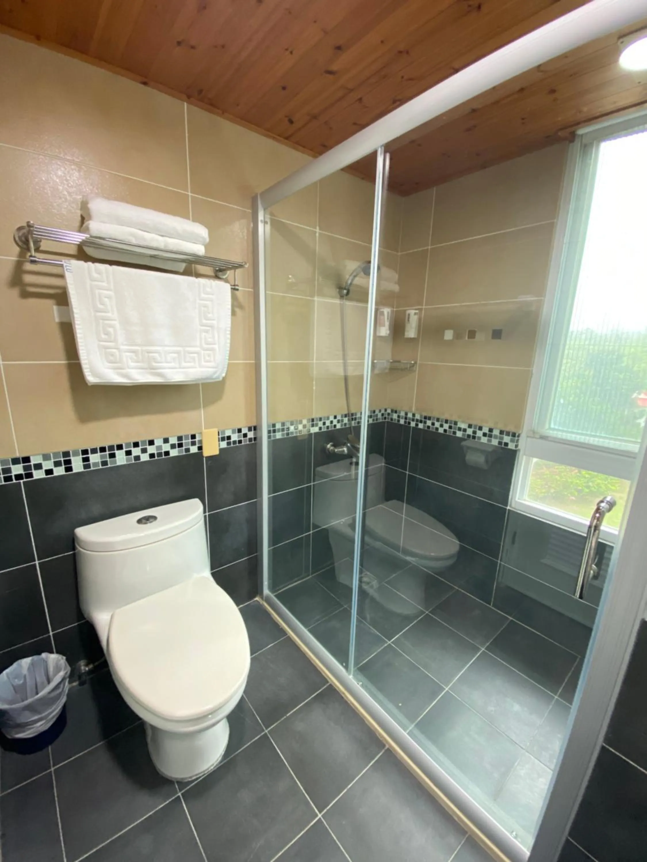 Shower in Mamalulu Hostel