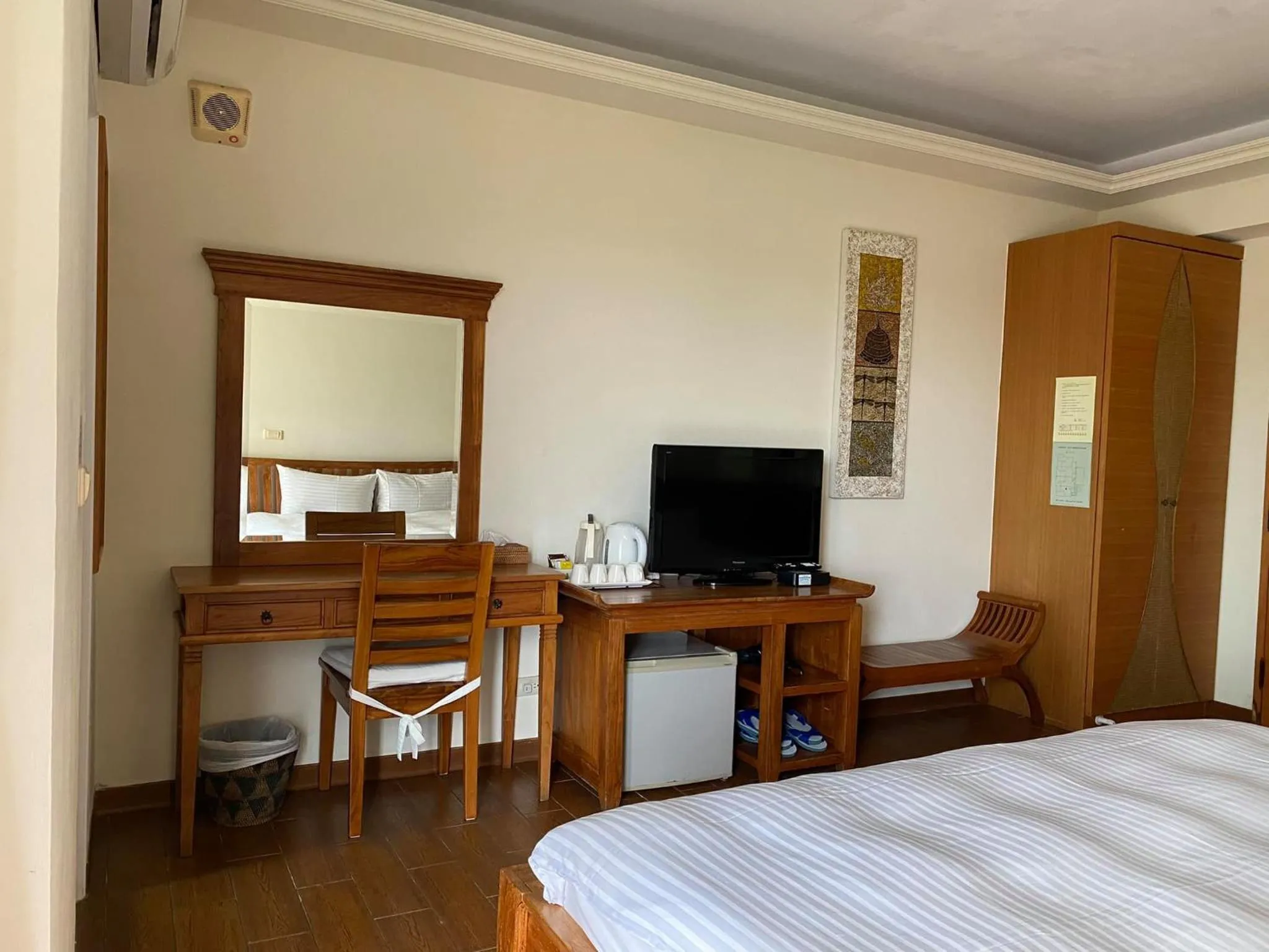 Bedroom, Bed in Mamalulu Hostel