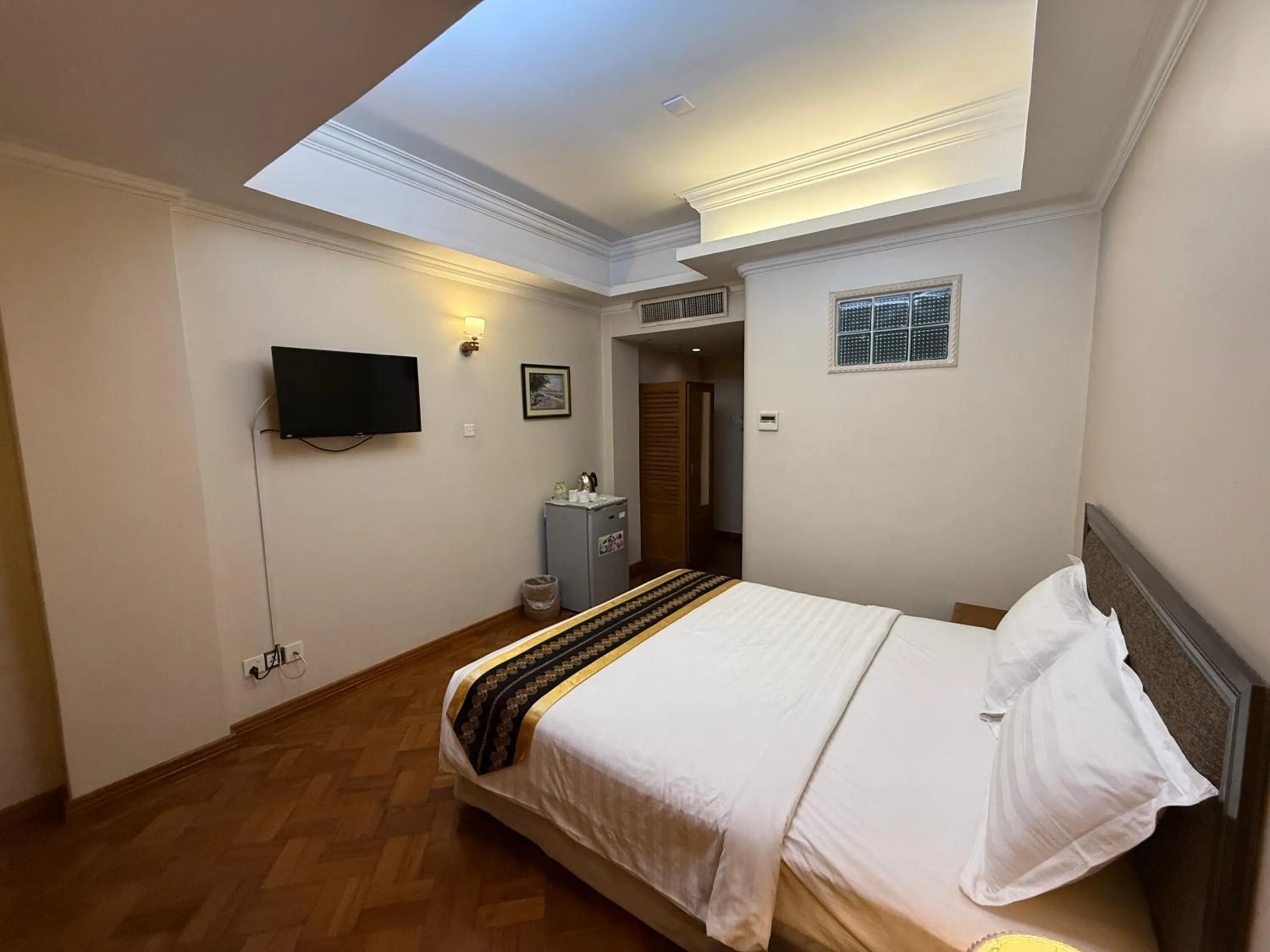 Bedroom, Bed in Grand Laurel Hotel