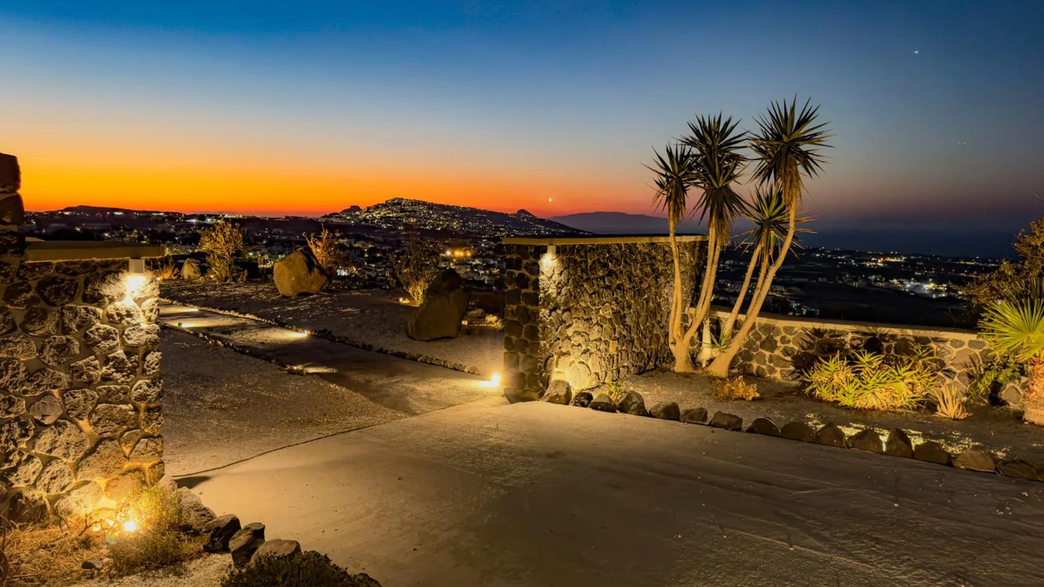 Property building in Salida Del Sol Santorini