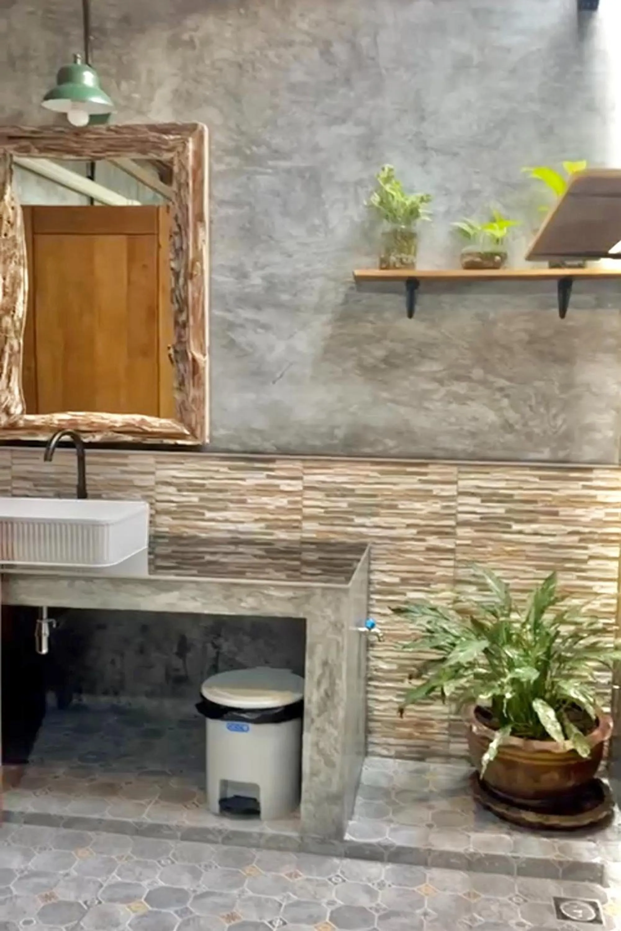 Bathroom in Forest Bungalows & Mama's Restaurant