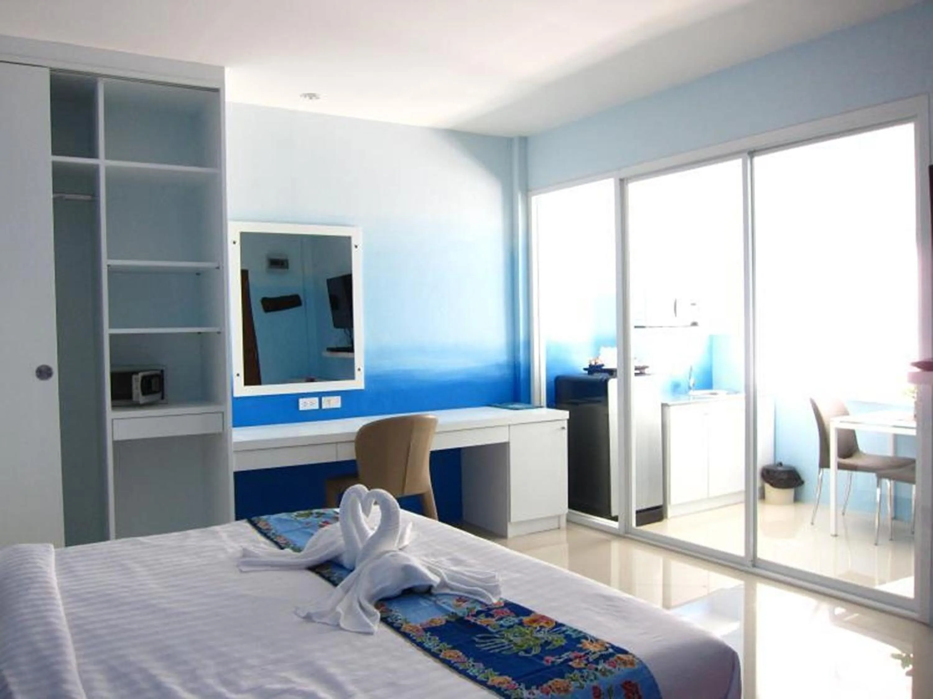 Bed in Forest Bungalows & Mama's Restaurant