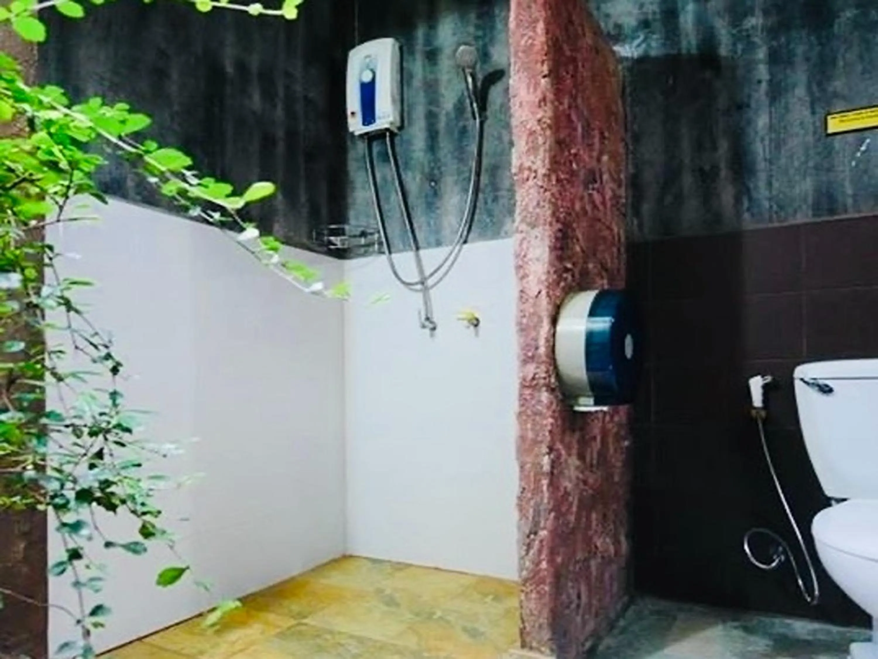 Bathroom in Forest Bungalows & Mama's Restaurant