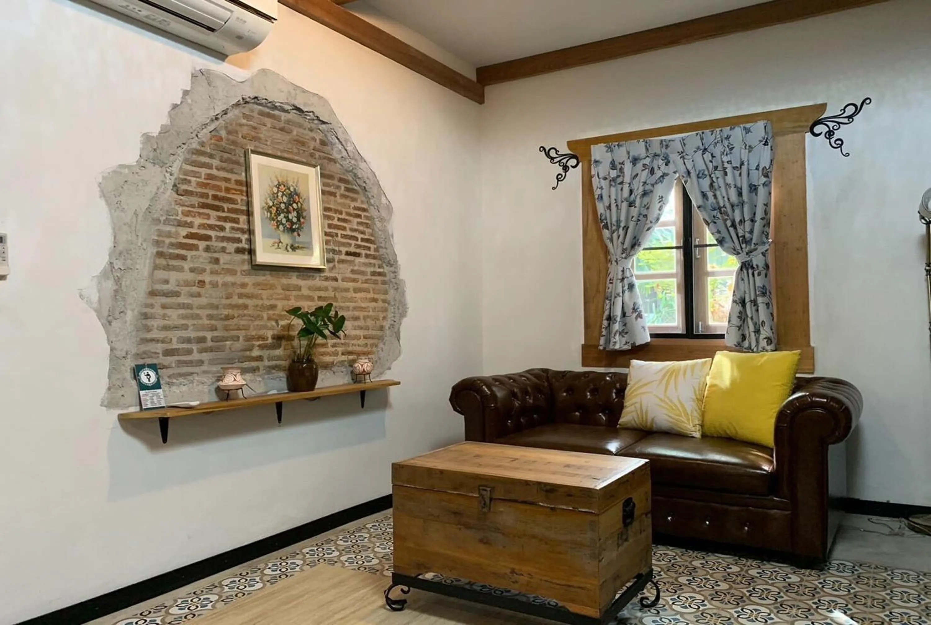 Living room in Forest Bungalows & Mama's Restaurant