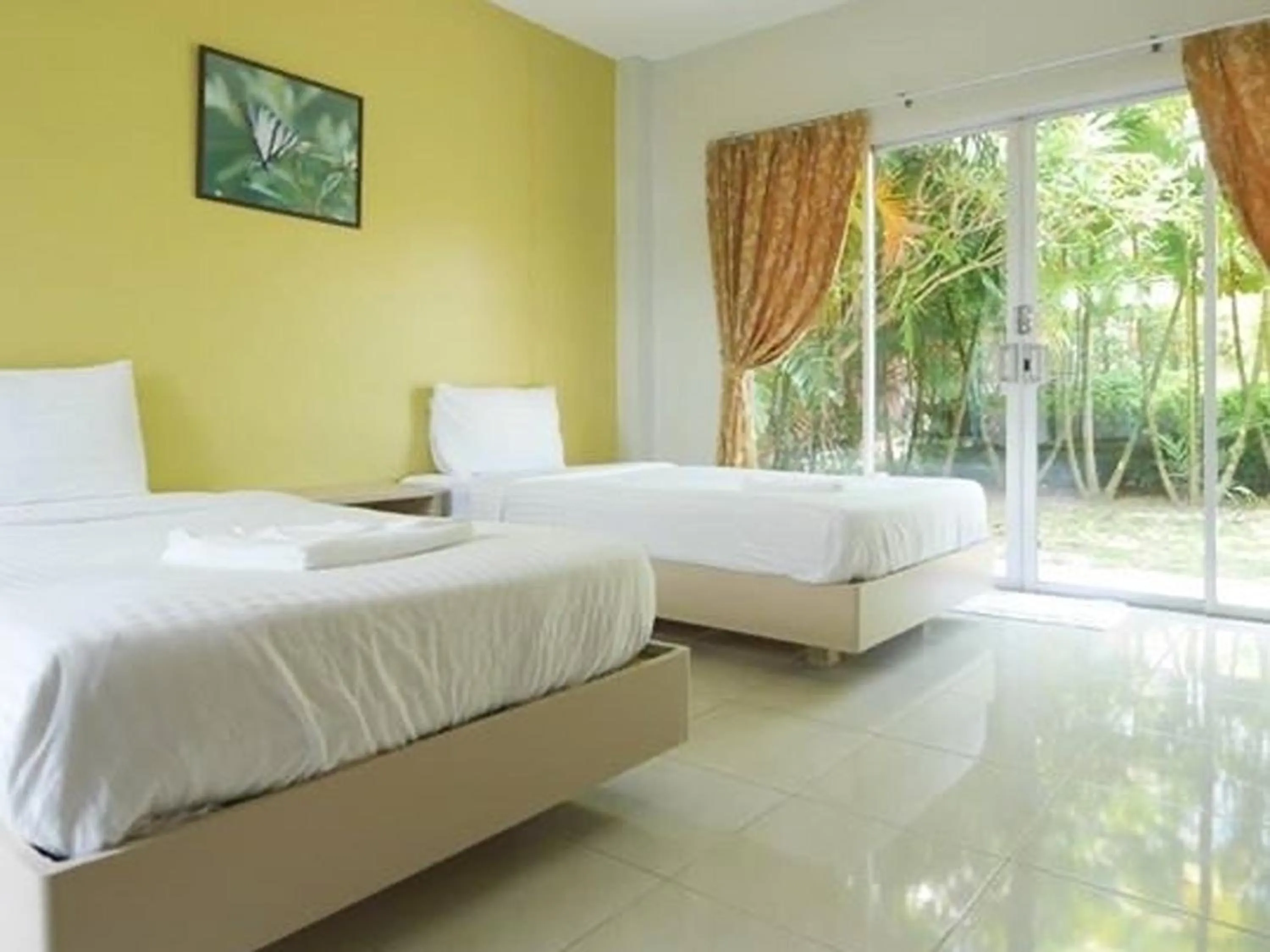 Bed in Forest Bungalows & Mama's Restaurant