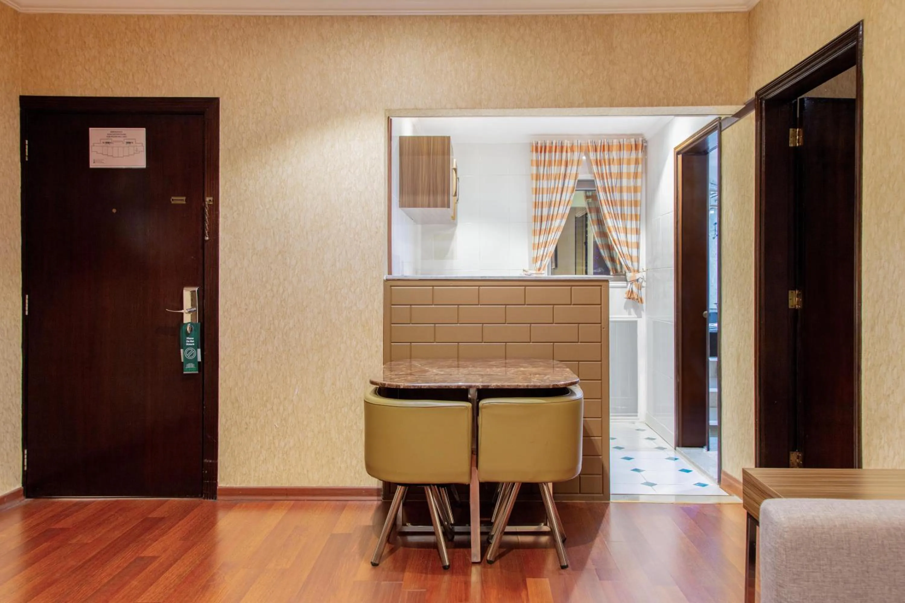 Kitchen or kitchenette in City Tower Hotel