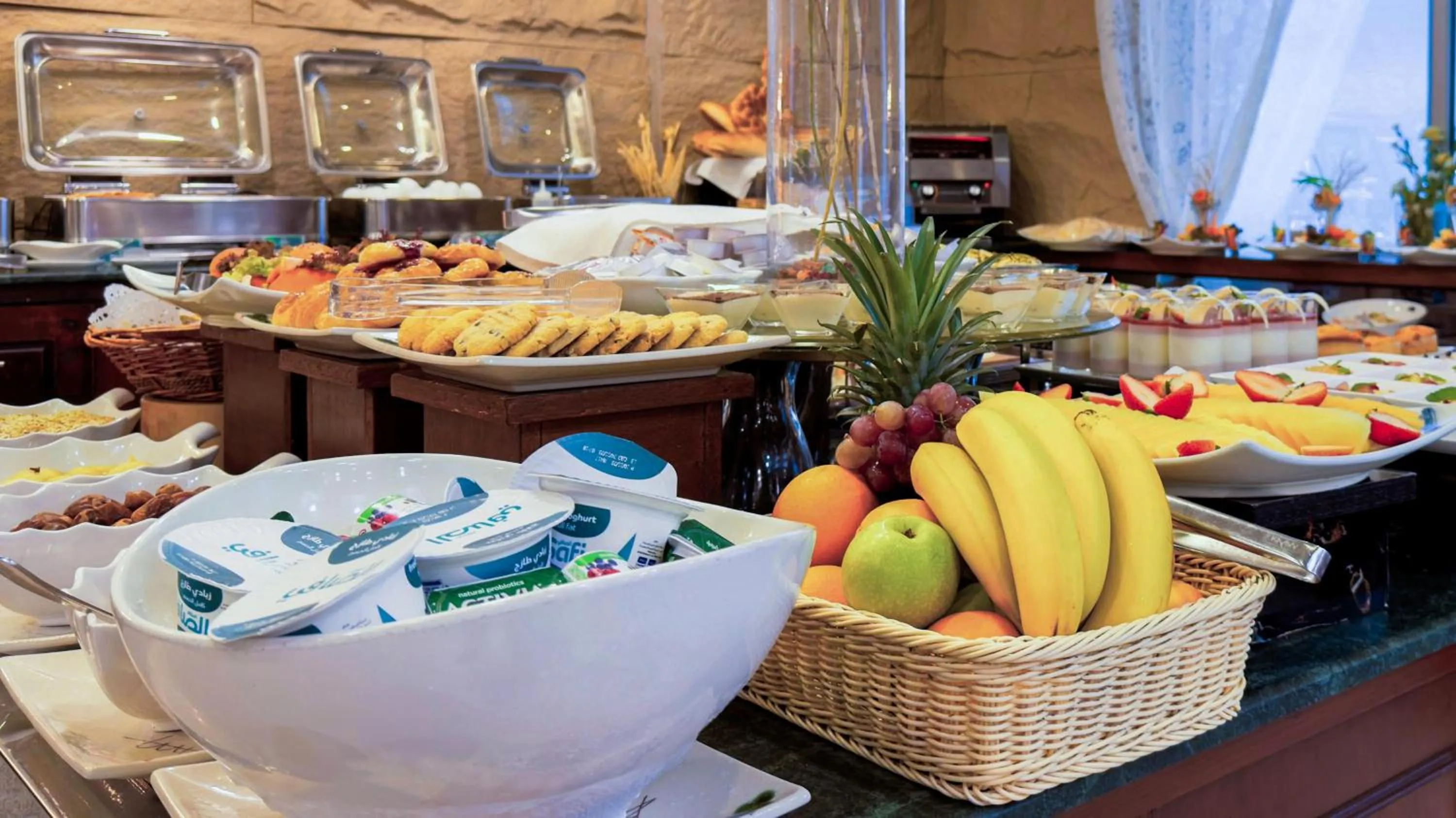 Restaurant/places to eat in City Tower Hotel