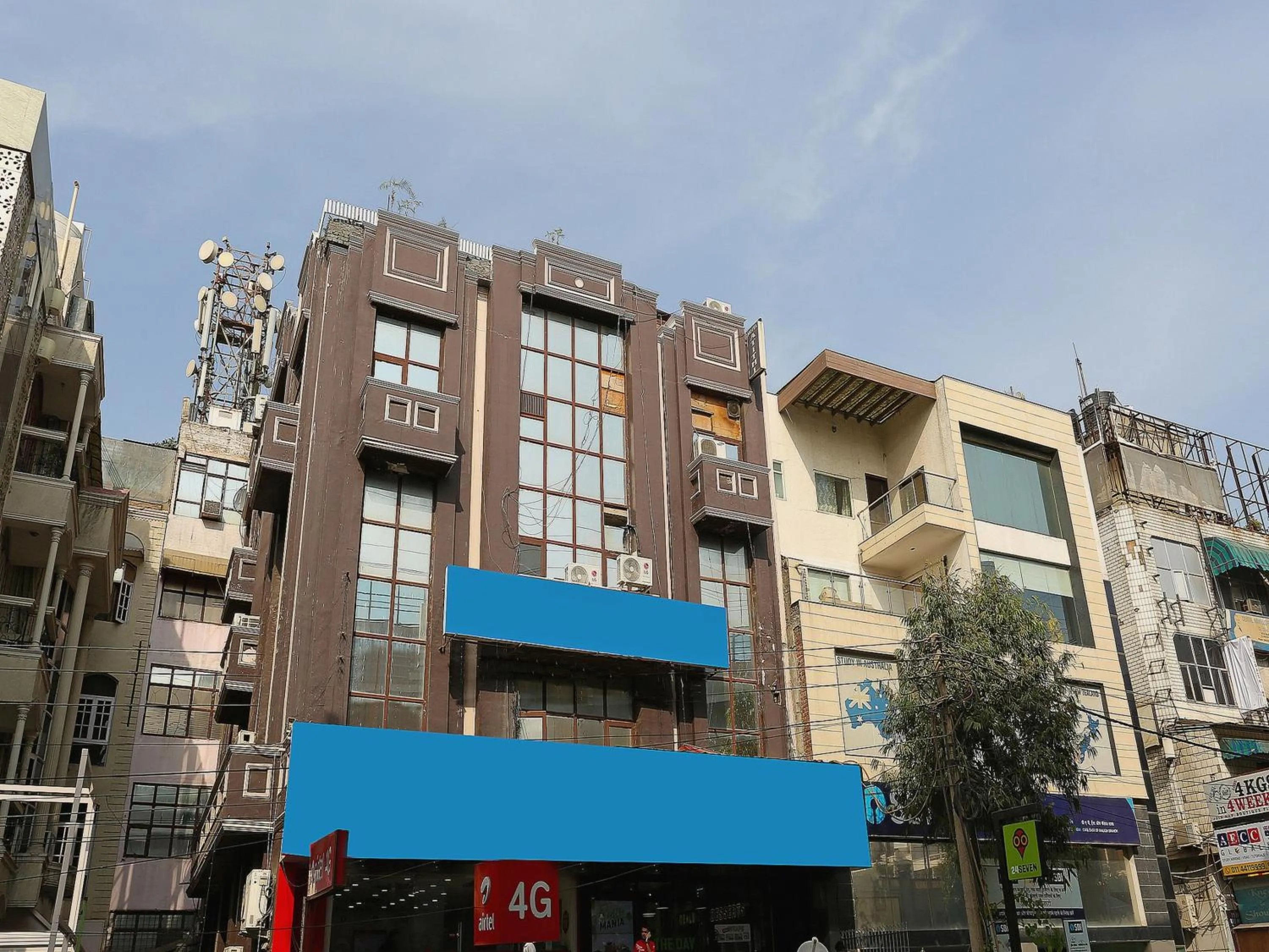 Facade/entrance in Hotel O F FIVE