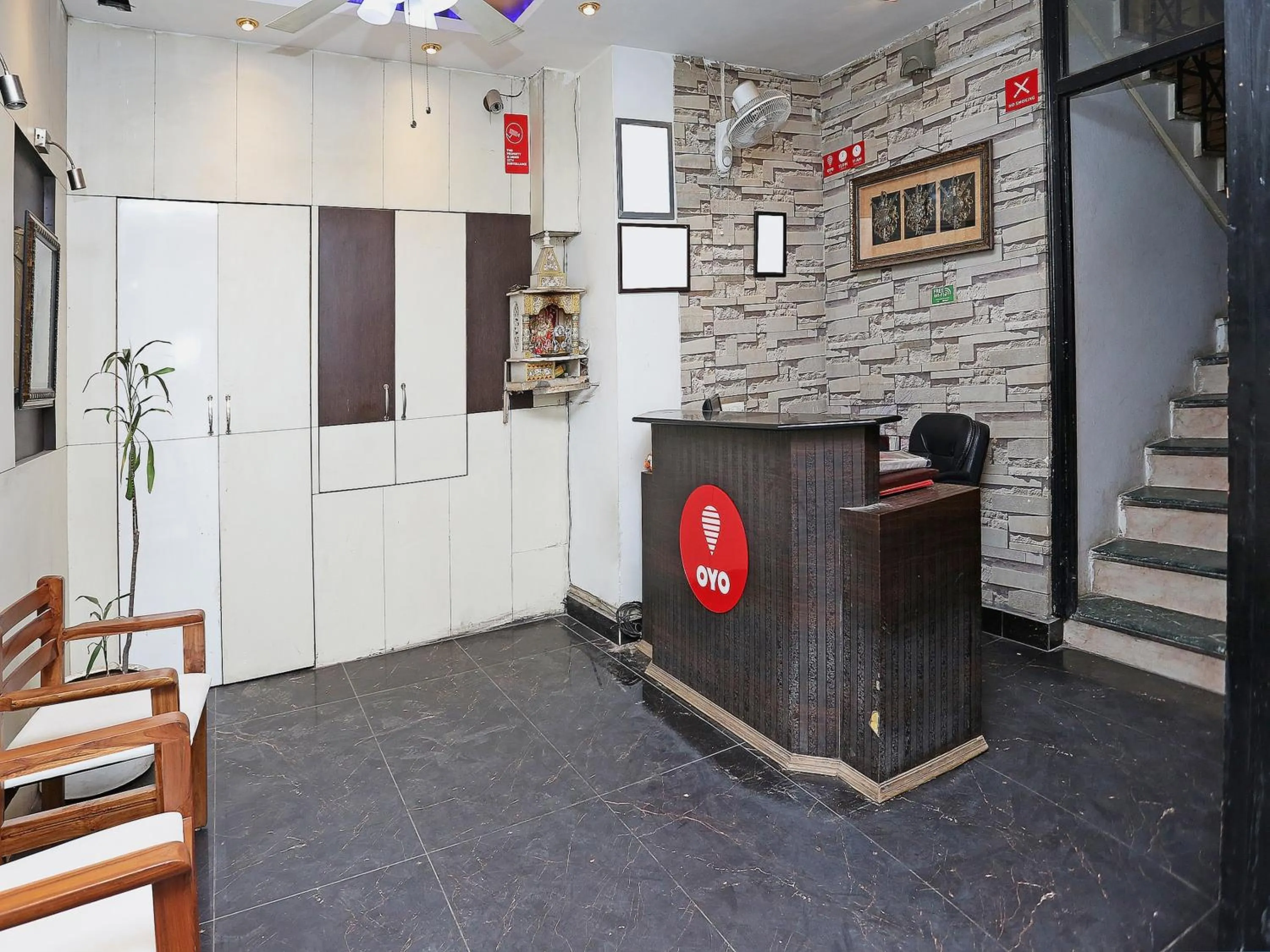 Lobby or reception in Hotel O F FIVE