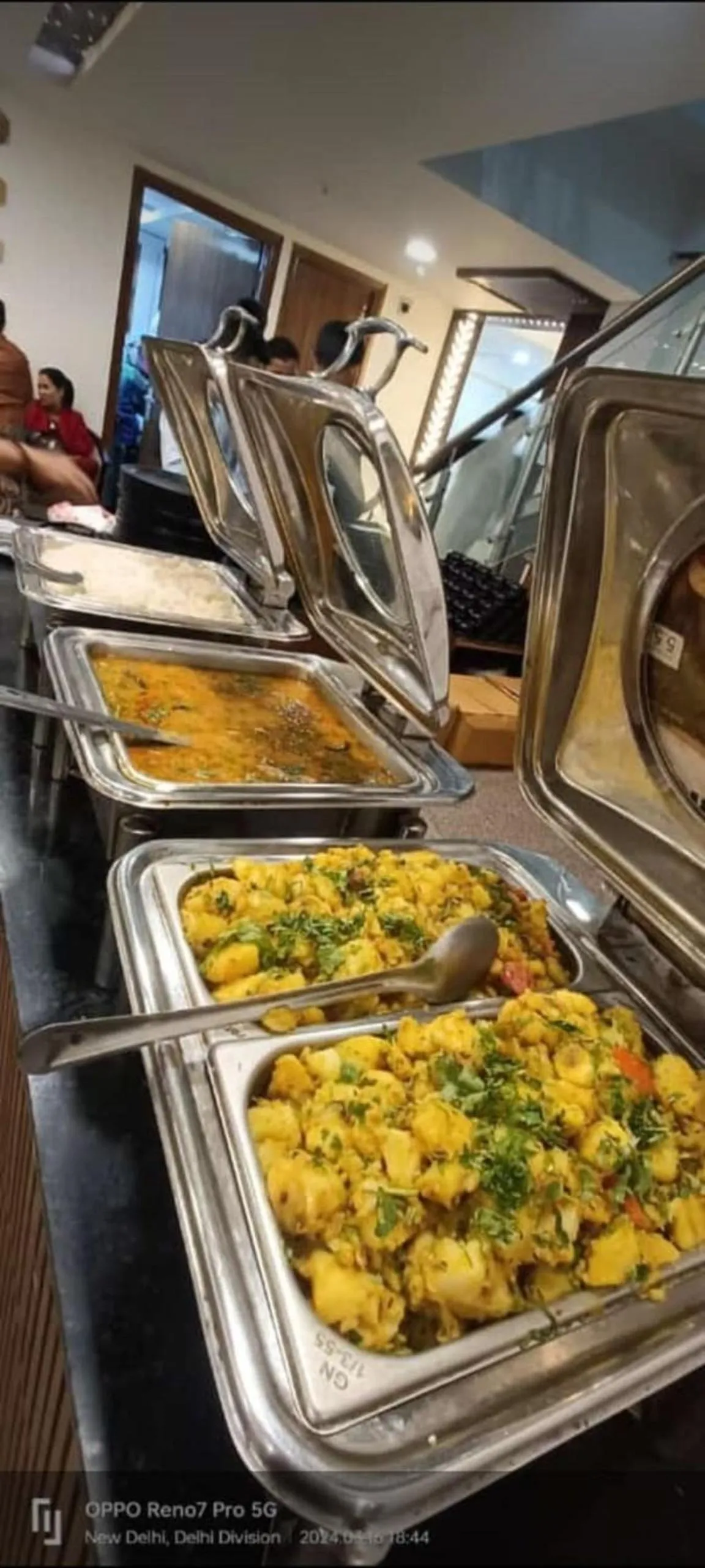 Food and drinks in Airport Hotel Chanakya