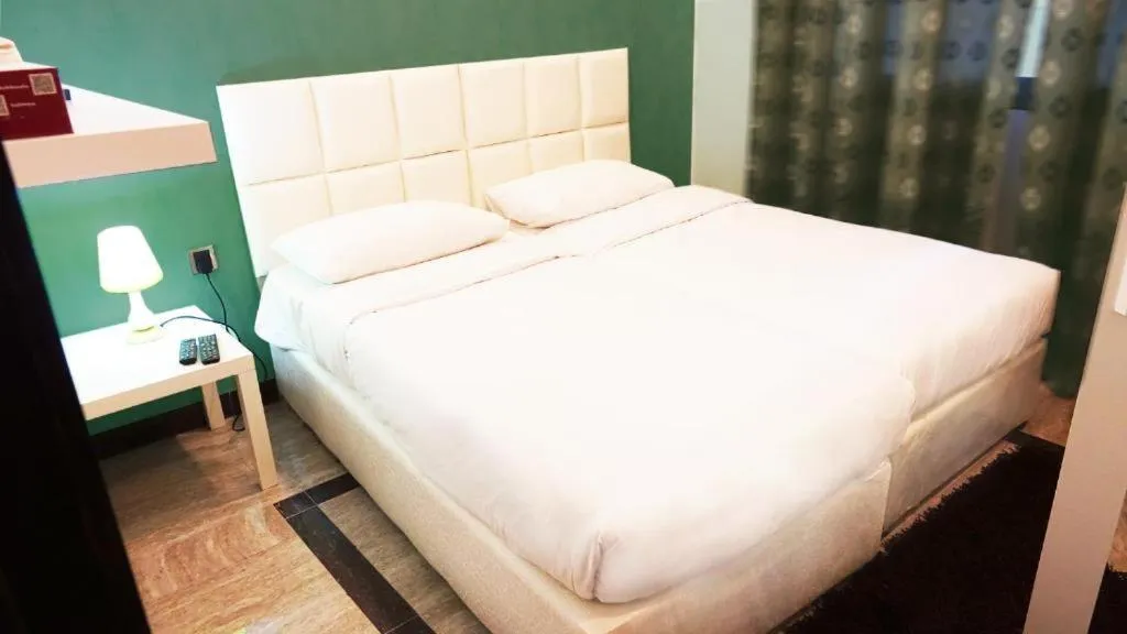 Bed in Hotel Leaders Plaza Salmiya