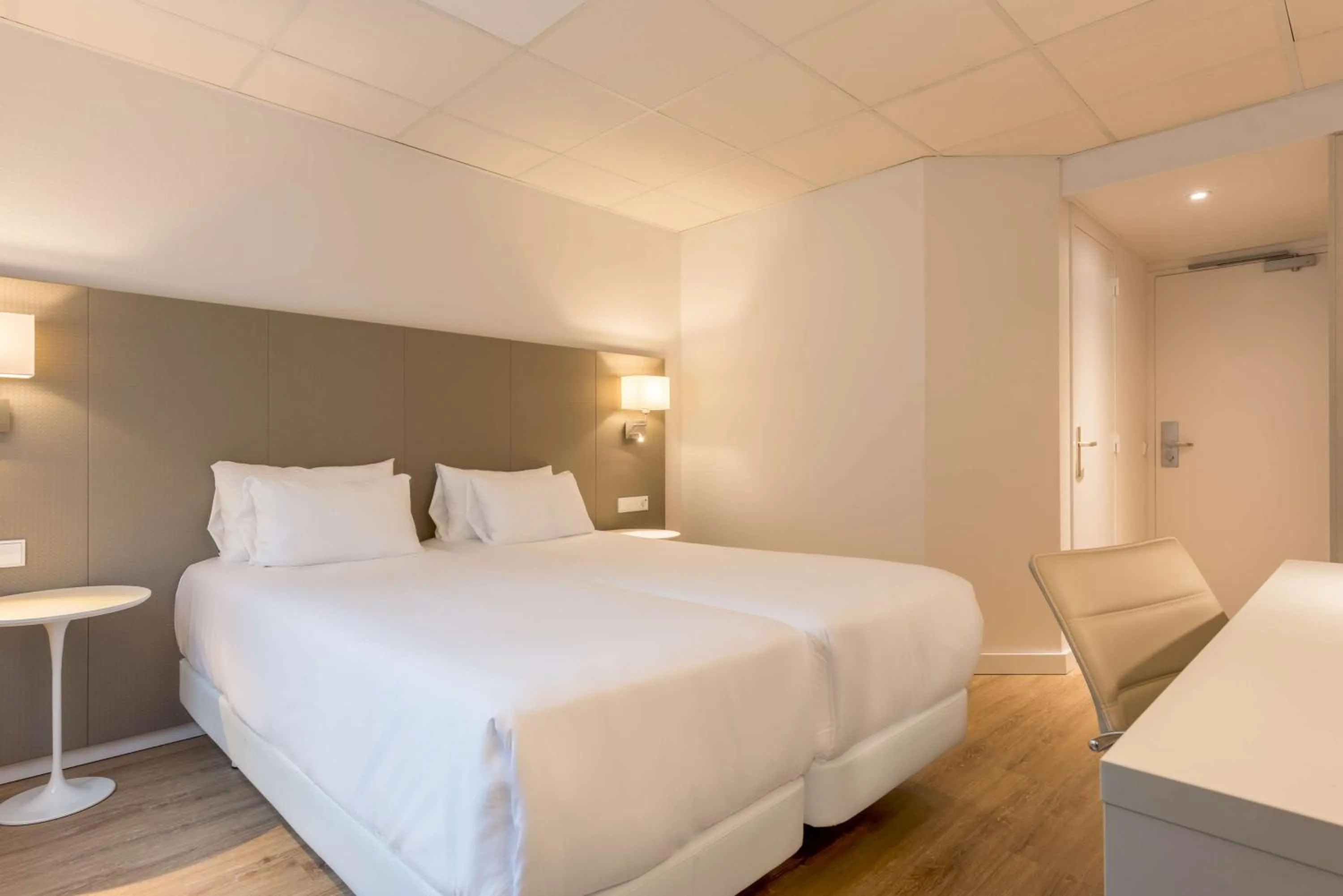 Bedroom, Bed in NH Eindhoven Conference Centre Koningshof