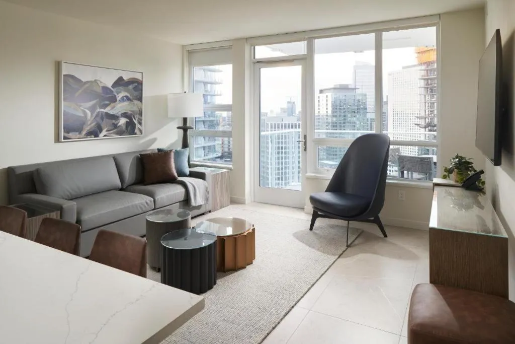 Bed in Level Chicago Fulton Market