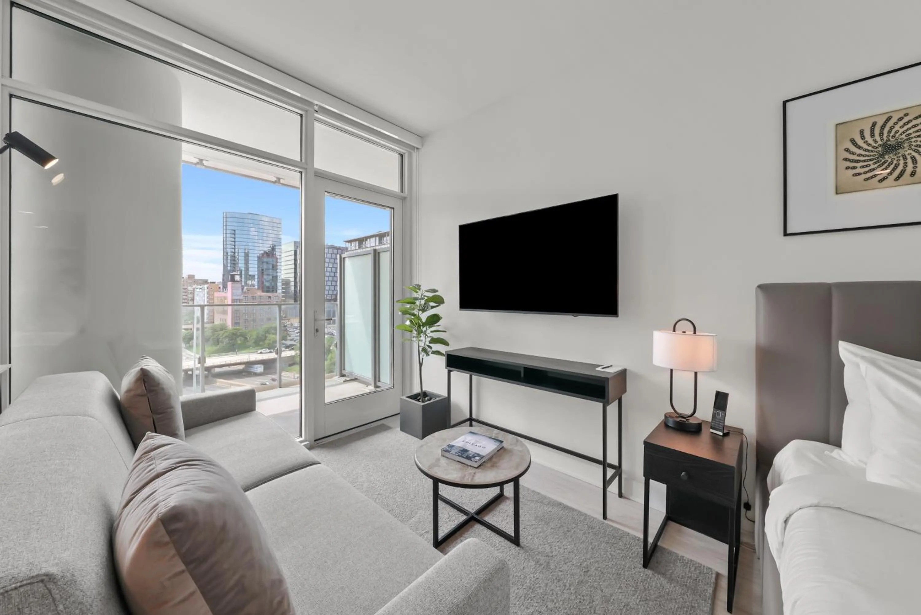 Bed in Level Chicago Fulton Market