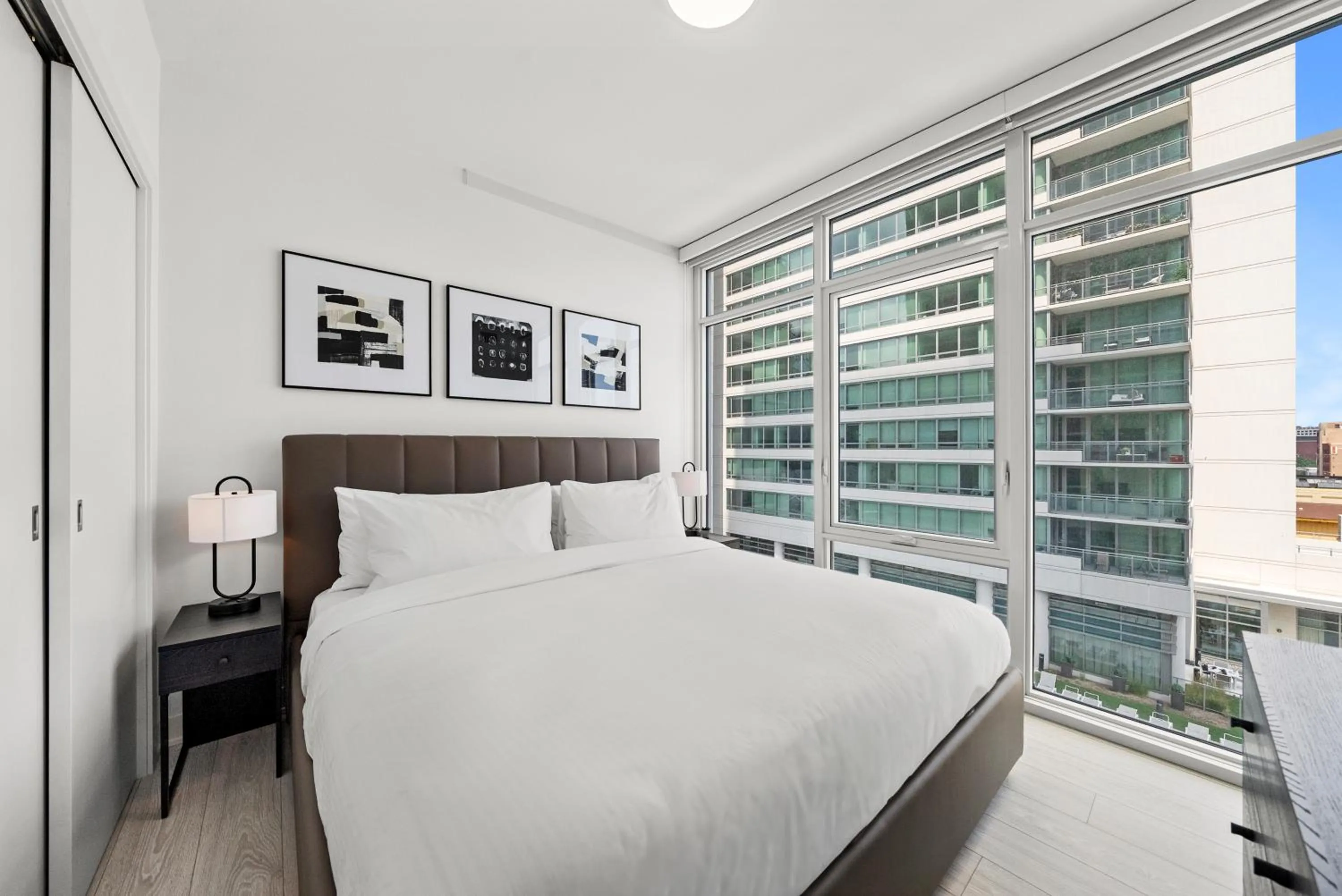 Bed in Level Chicago Fulton Market