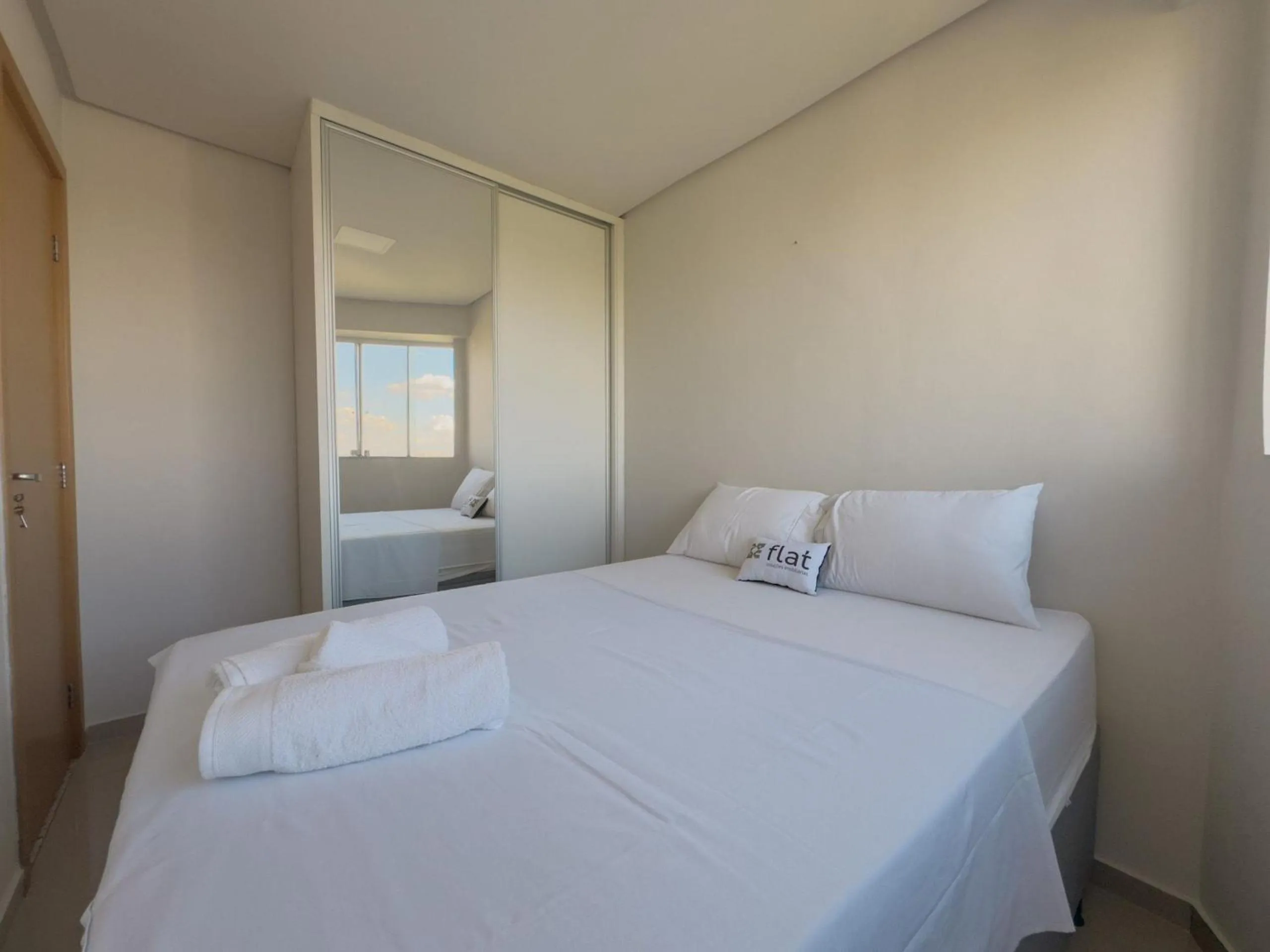 Photo of the whole room, Bed in APTOS 1 e 2QTO Lava e Seca e Academia