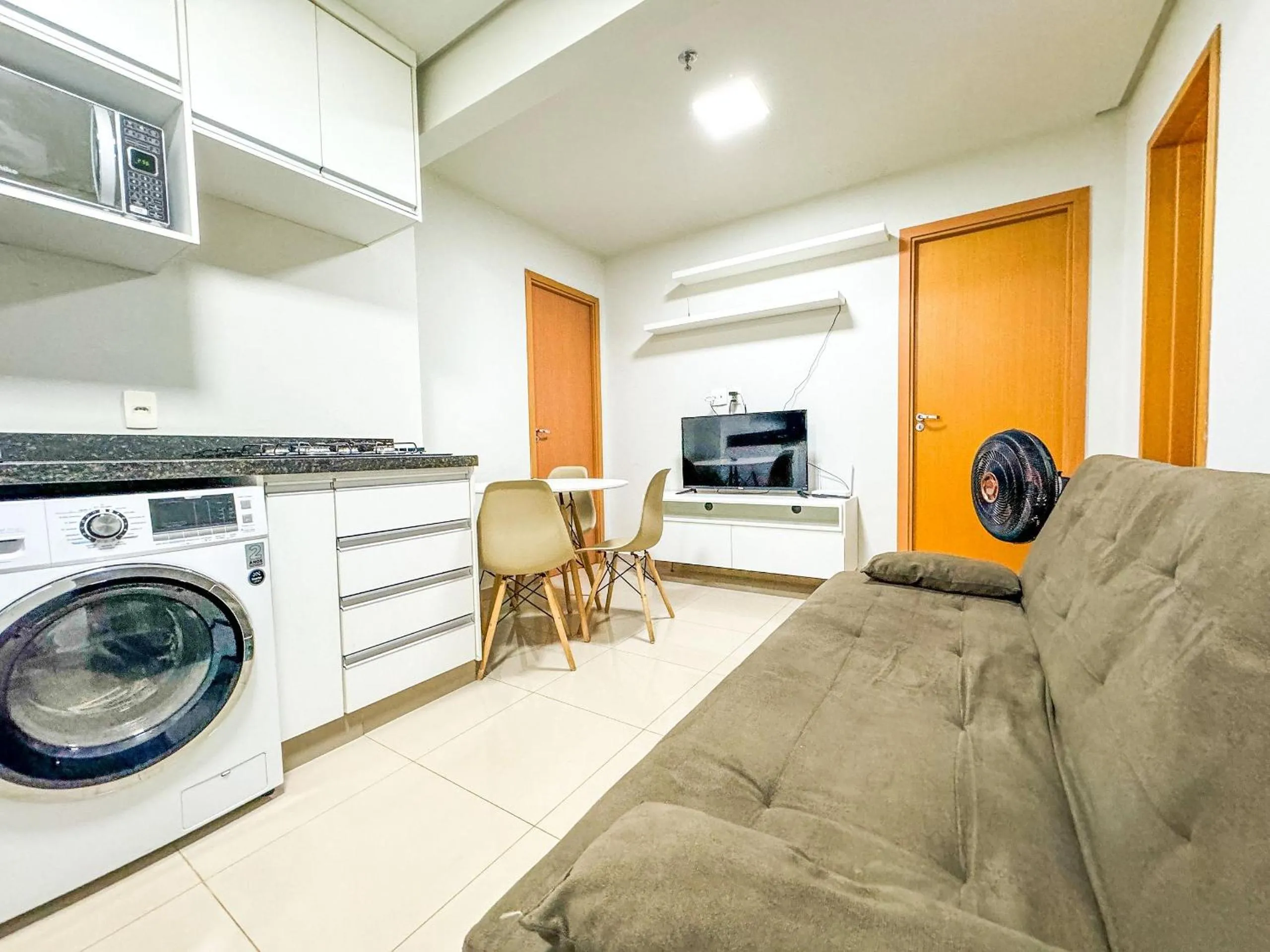 Living room in APTOS 1 e 2QTO Lava e Seca e Academia