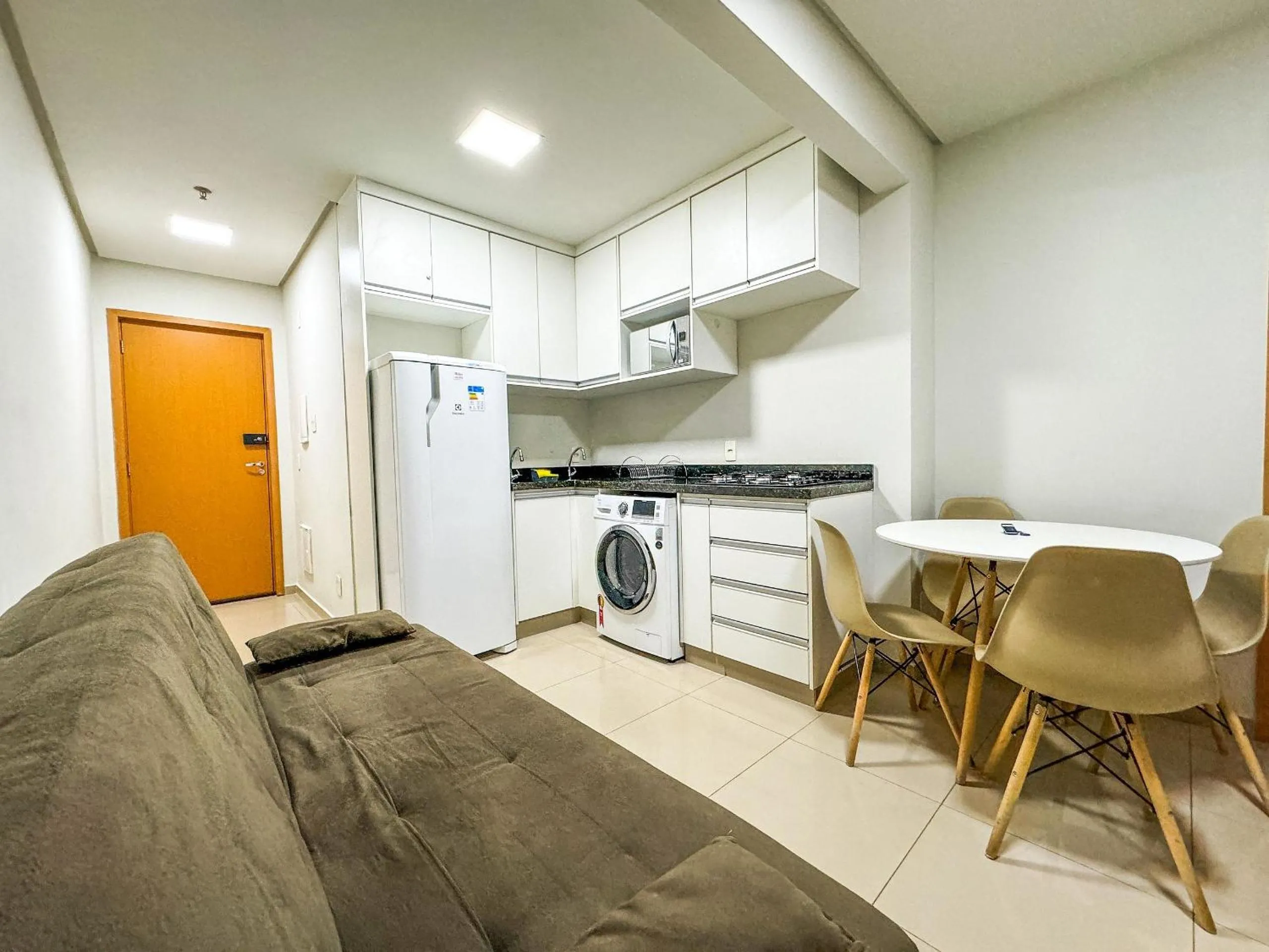 Living room in APTOS 1 e 2QTO Lava e Seca e Academia