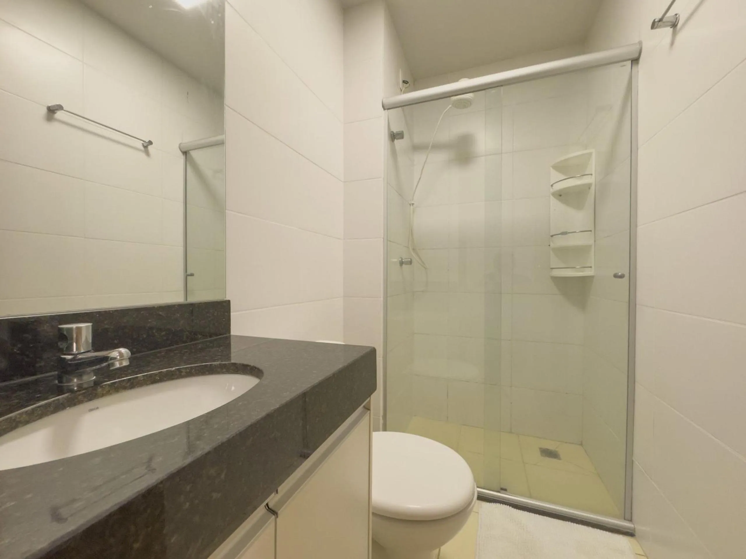 Toilet in APTOS 1 e 2QTO Lava e Seca e Academia