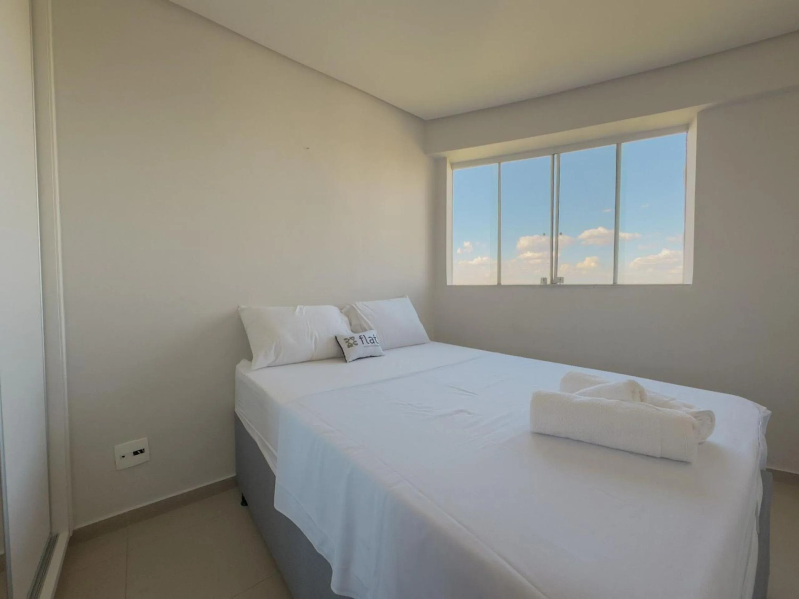 Photo of the whole room, Bed in APTOS 1 e 2QTO Lava e Seca e Academia