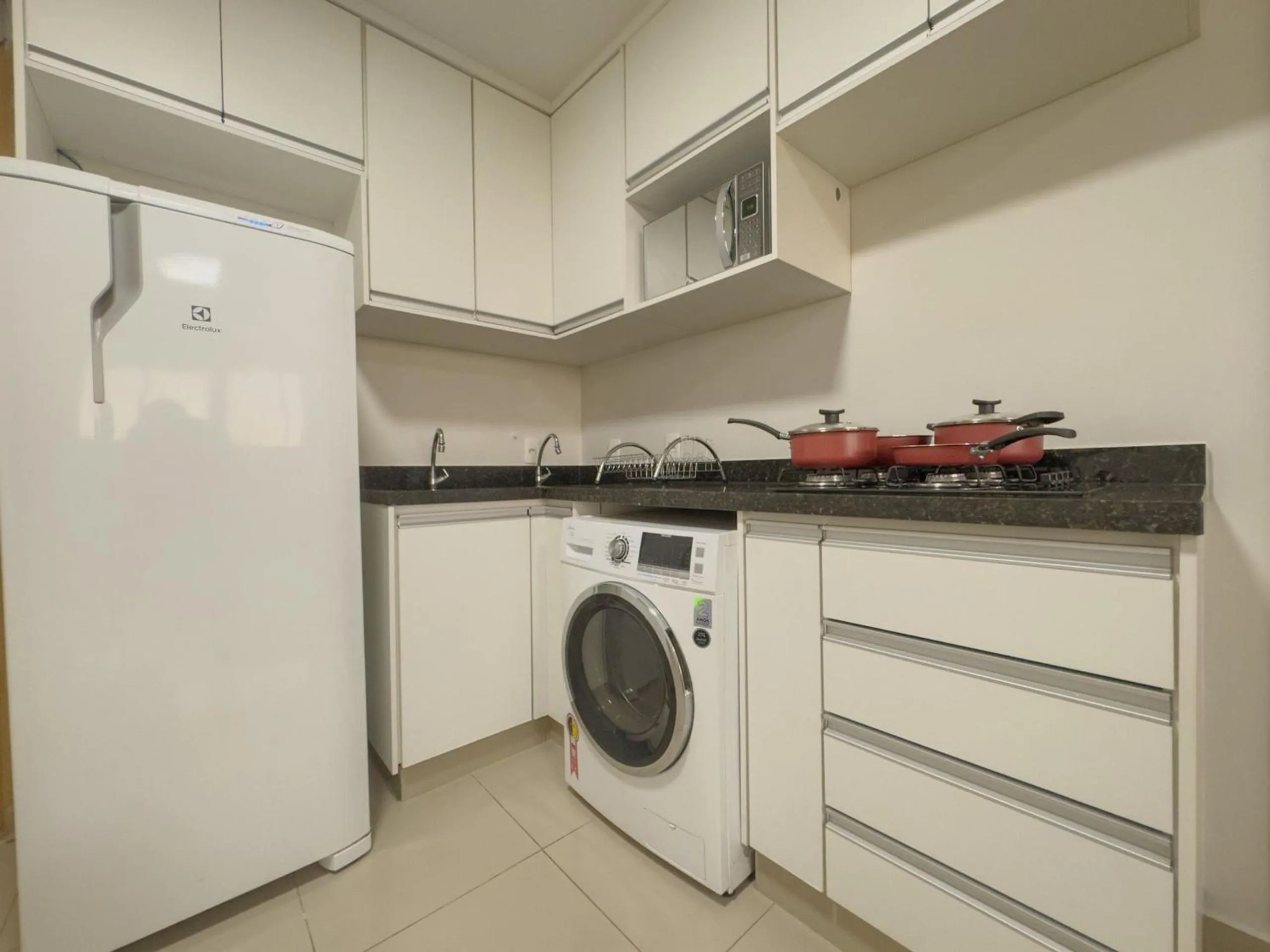 Kitchen or kitchenette in APTOS 1 e 2QTO Lava e Seca e Academia