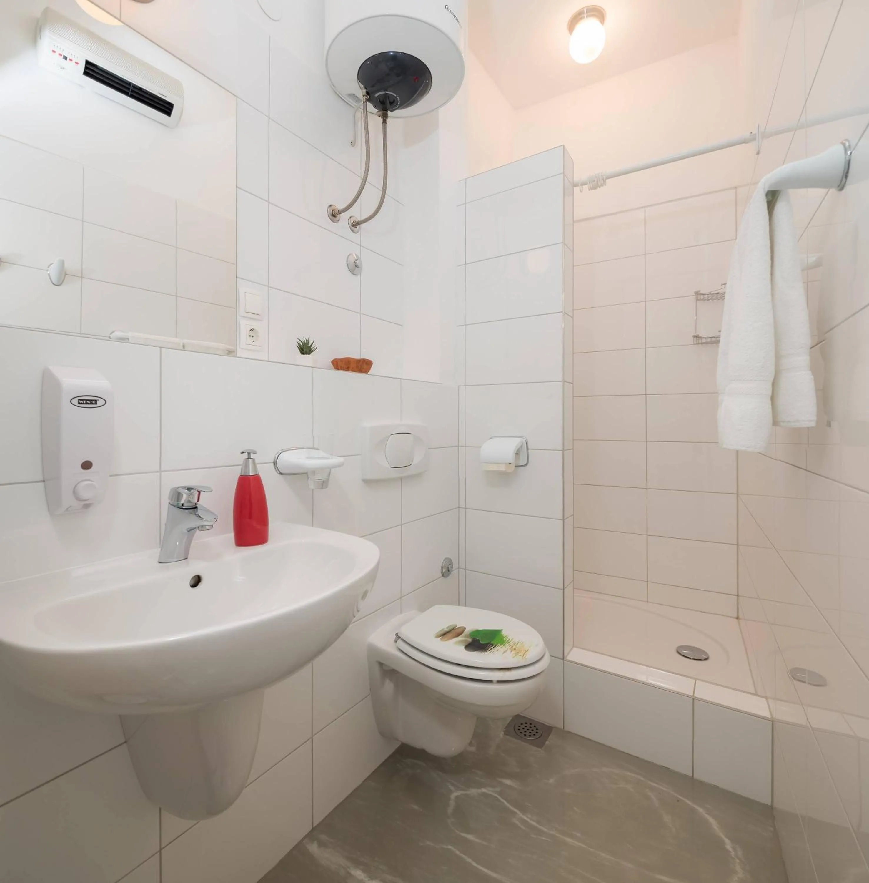 Bathroom in PLR Luxury Rooms