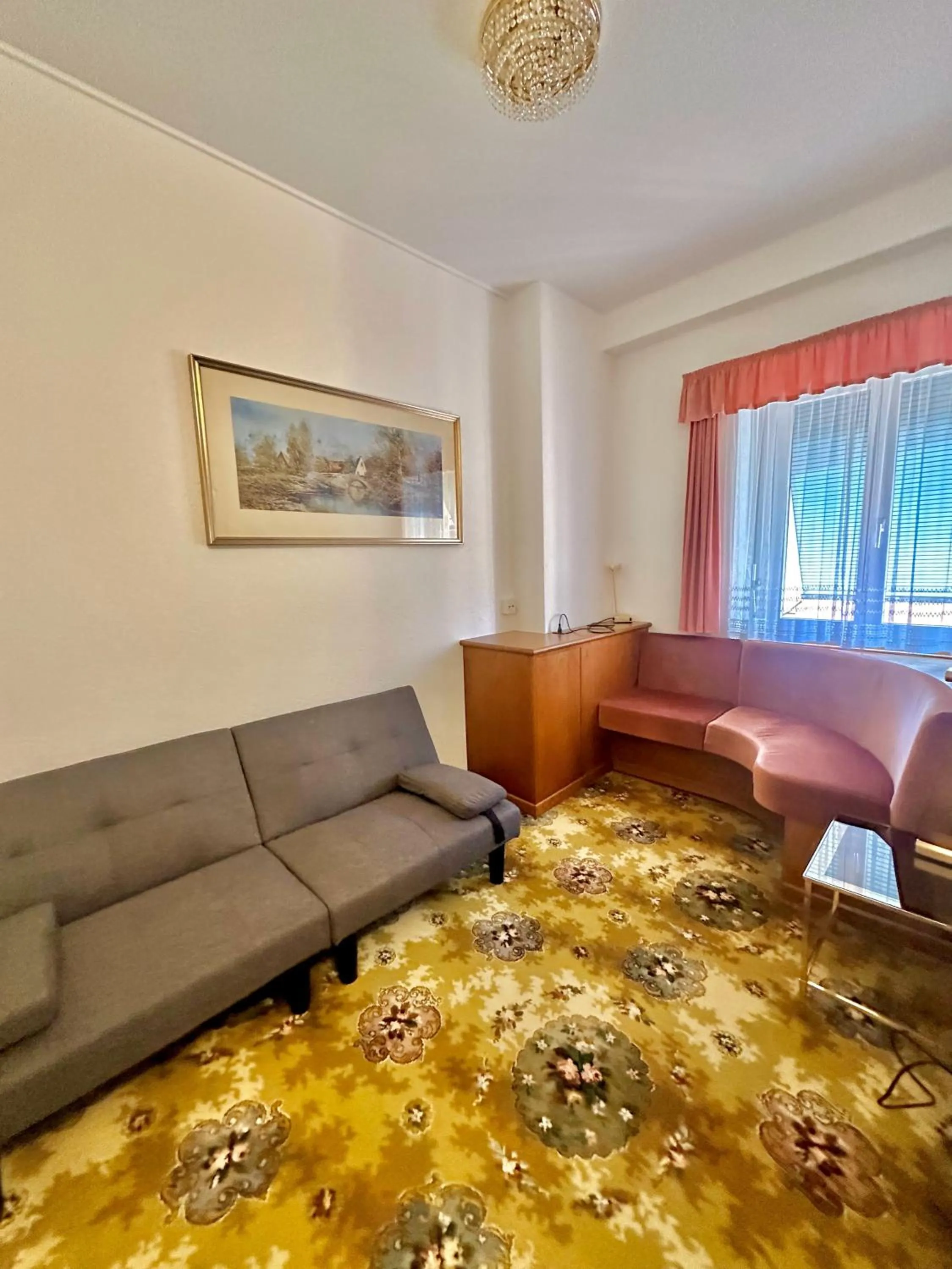 Living room, Bed in Hotel Colibrì