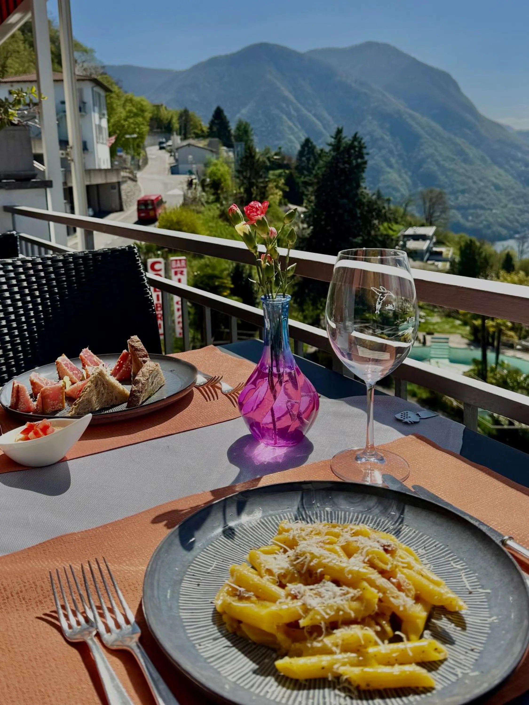 Restaurant/places to eat in Hotel Colibrì