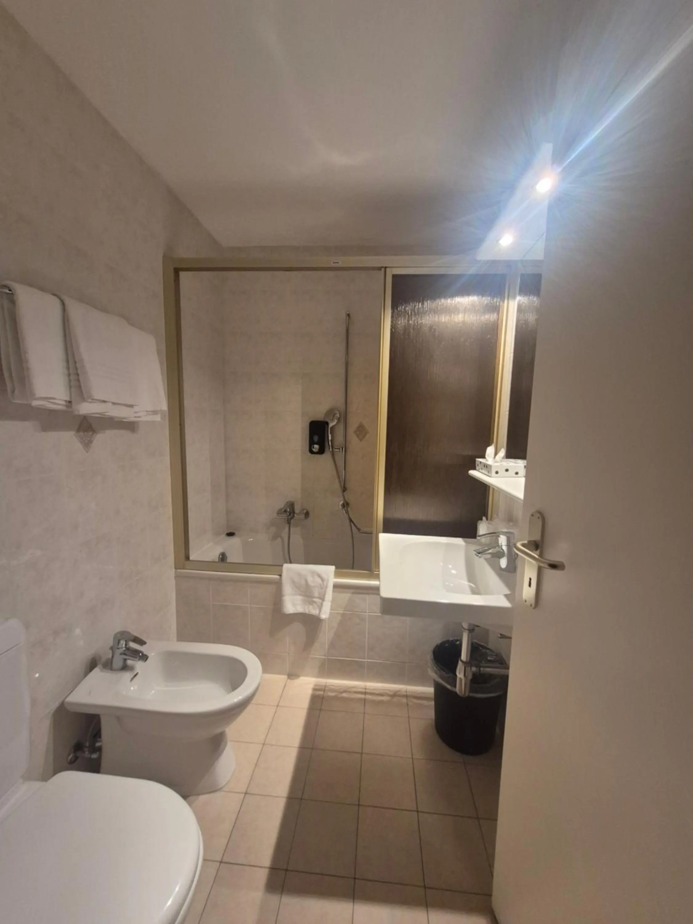 Bathroom in Hotel Colibrì