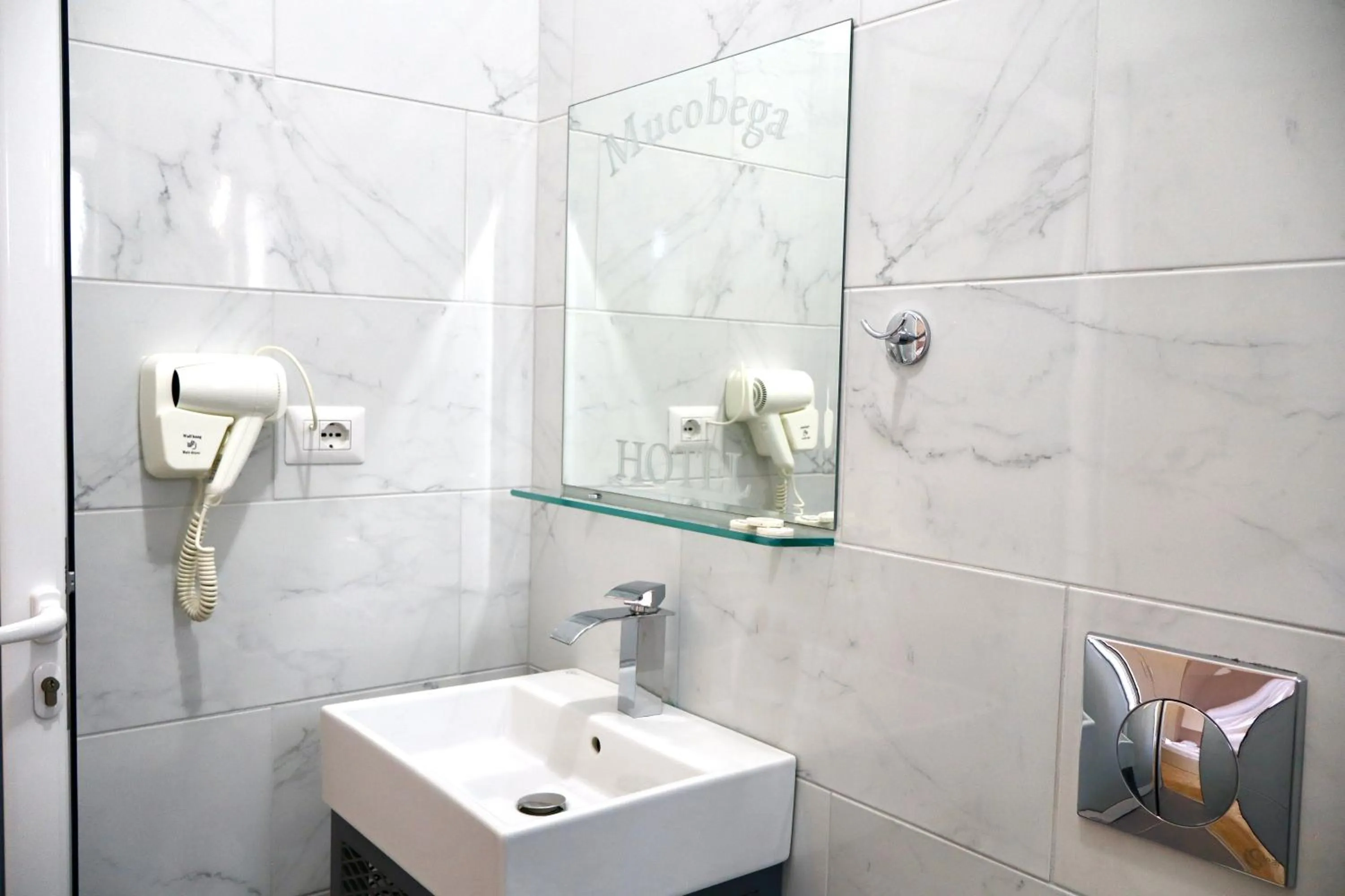 Bathroom in Mucobega Hotel