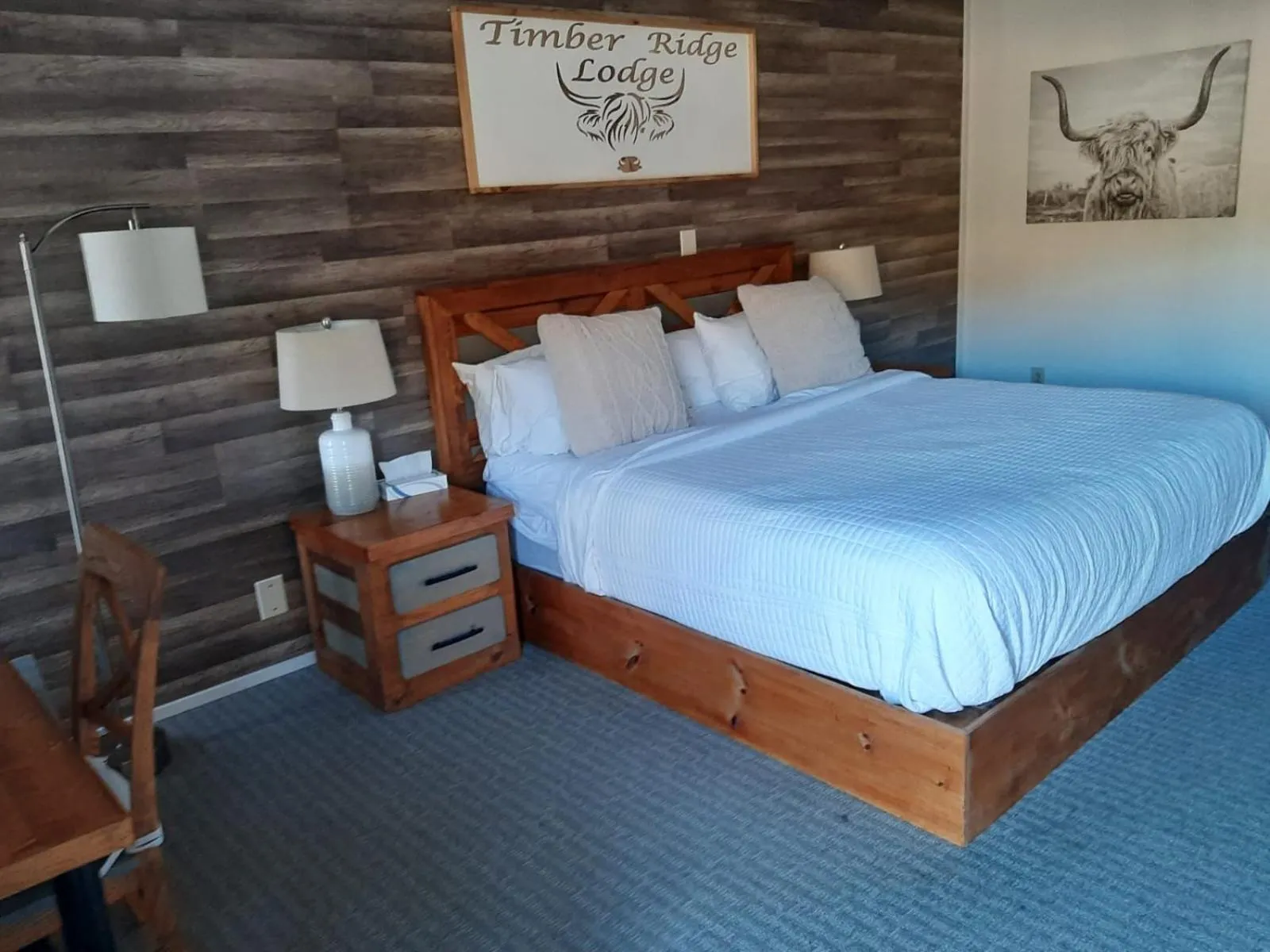 Photo of the whole room, Bed in Timber Ridge Lodge Gatlinburg