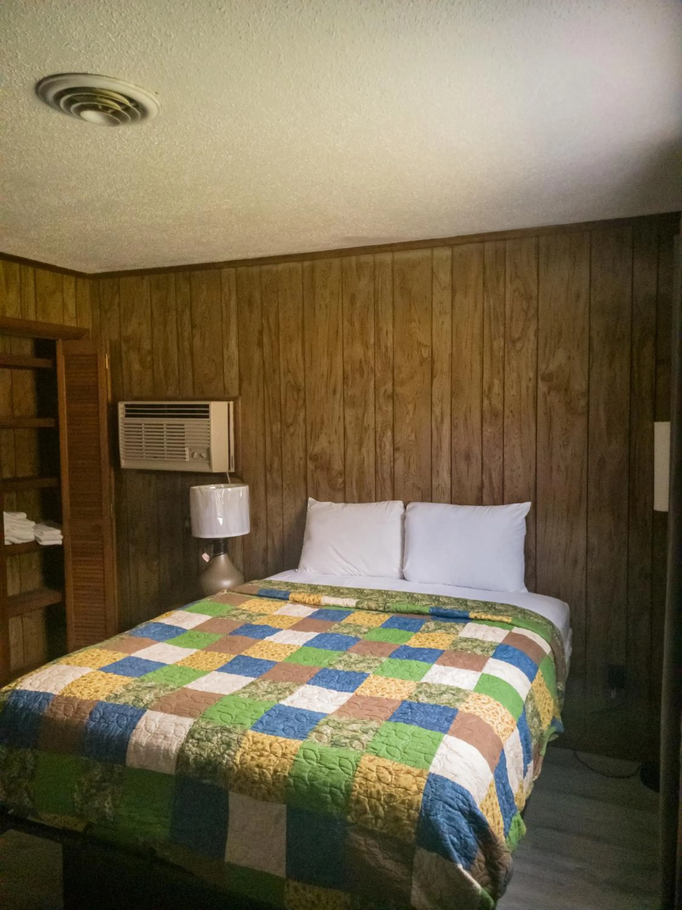 Bed in Timber Ridge Lodge Gatlinburg
