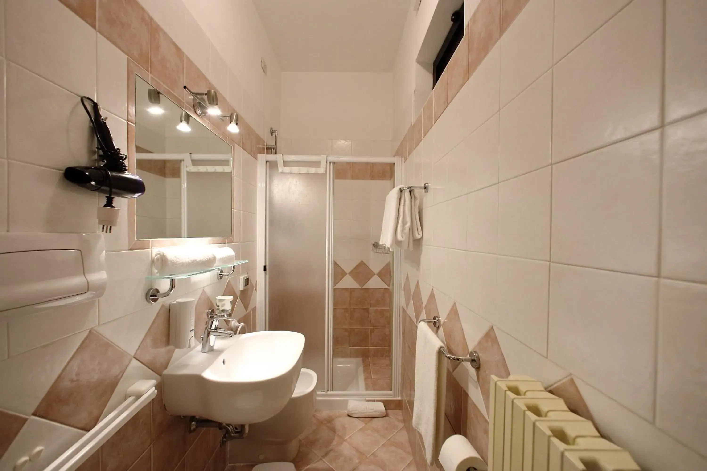 Large Double Room in Hotel Primavera Large Double Room in Hotel Primavera