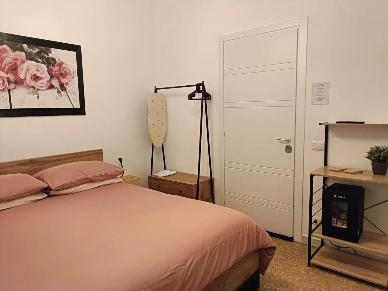 Bed in Rose Antiche Vatican B&B