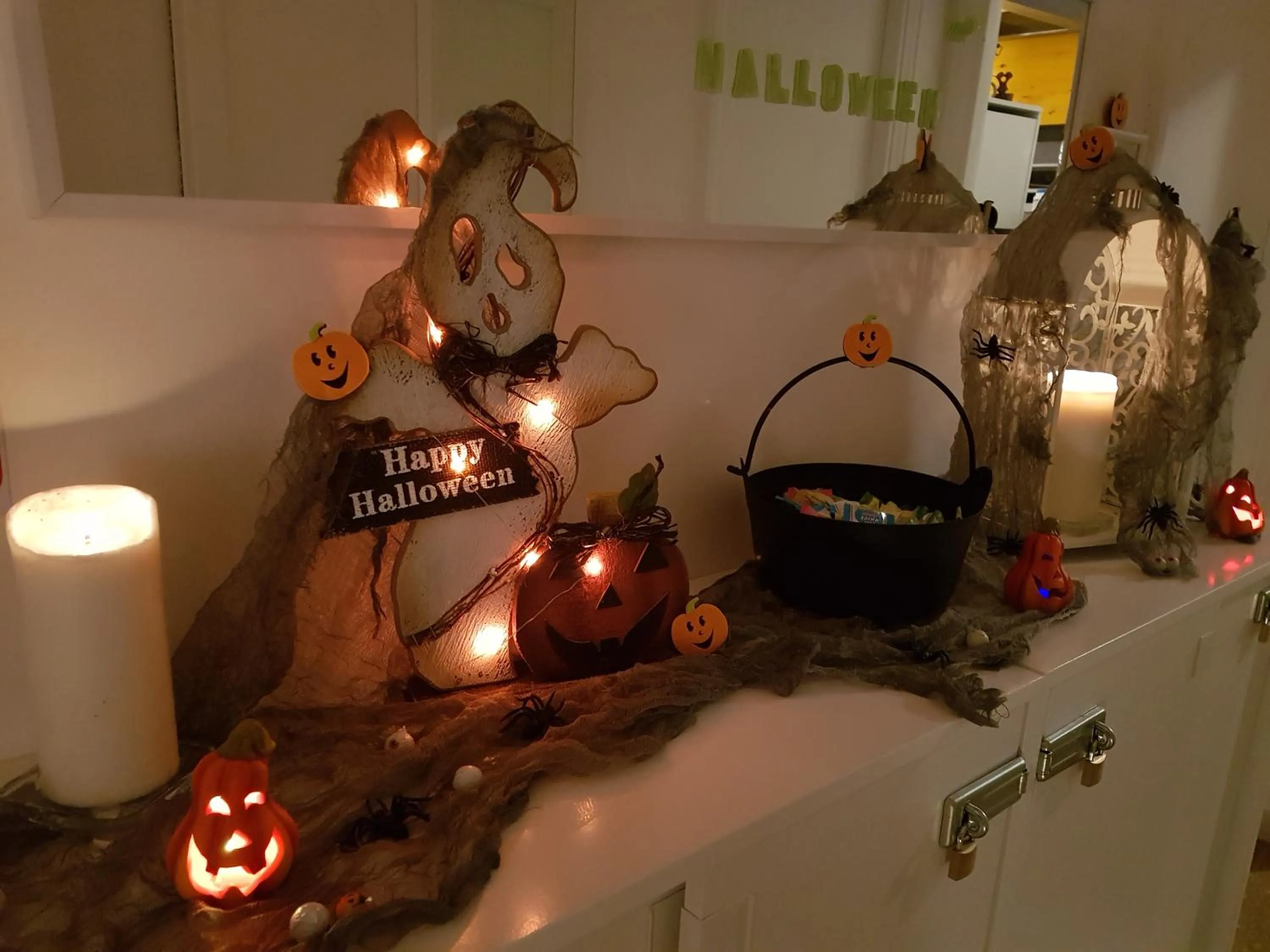 Decorative detail in Rose Antiche Vatican B&B