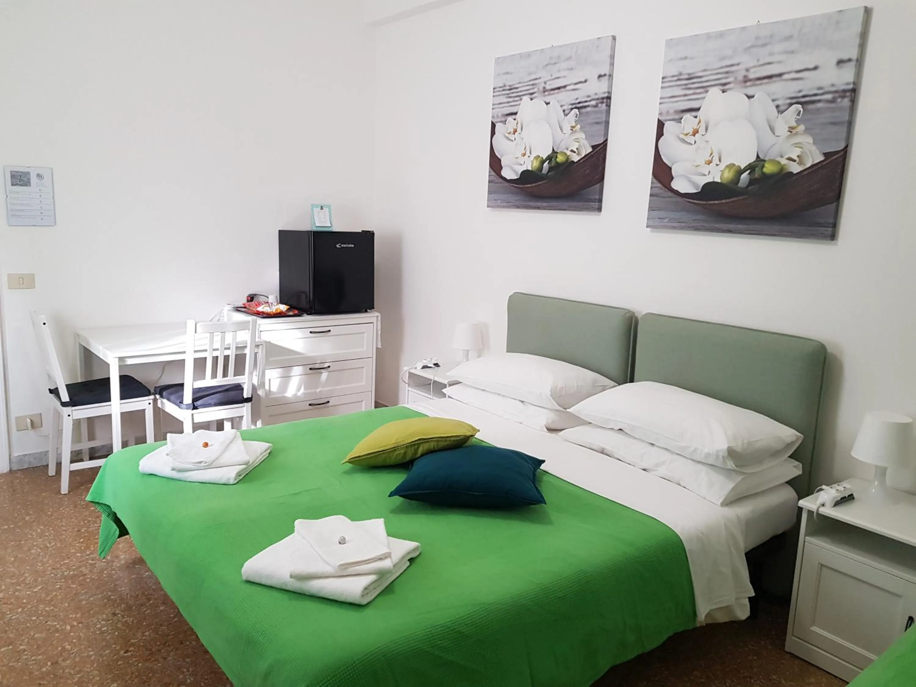 Bedroom, Bed in Rose Antiche Vatican B&B