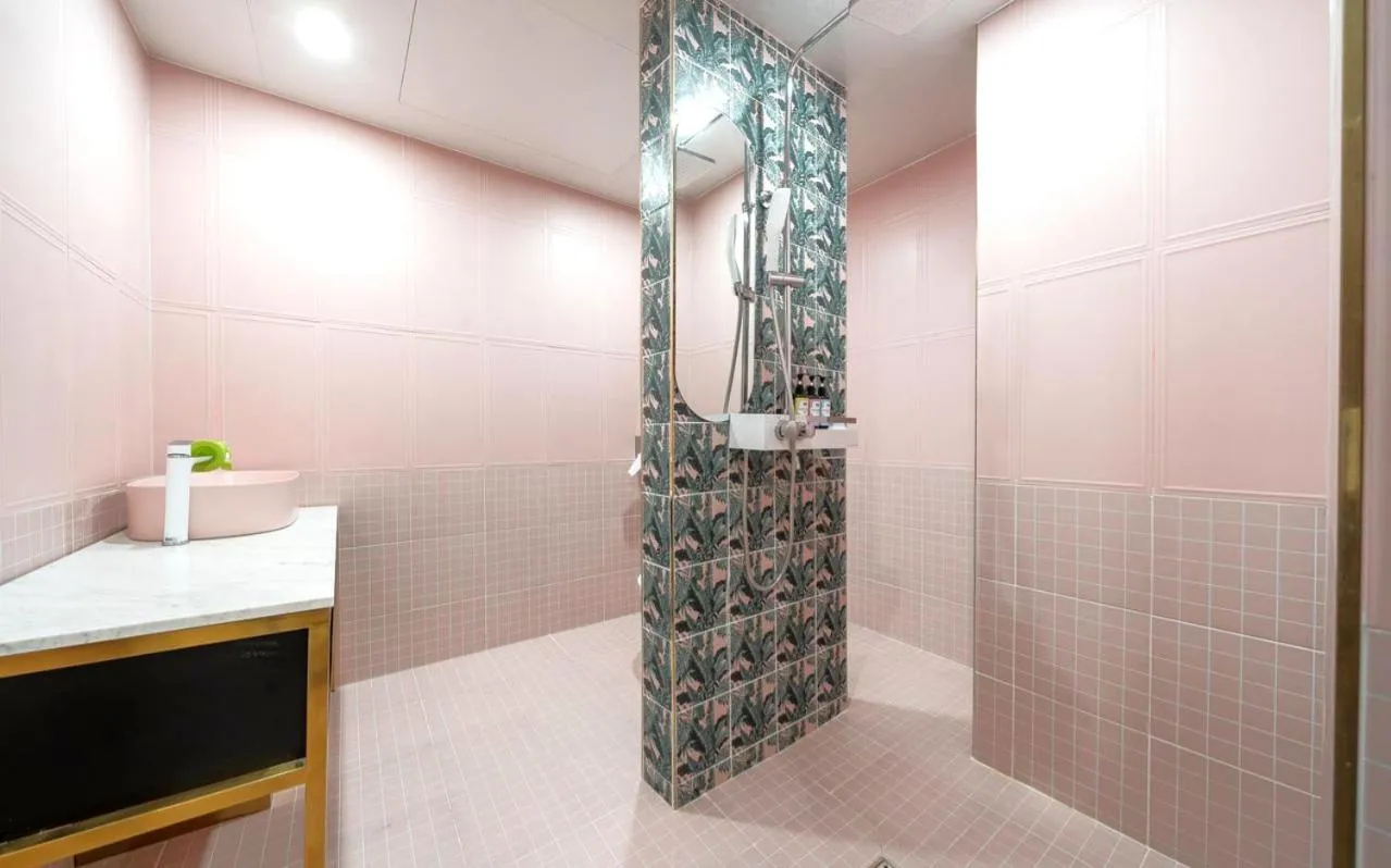 Shower in Jangyu Almond Kids Hotel