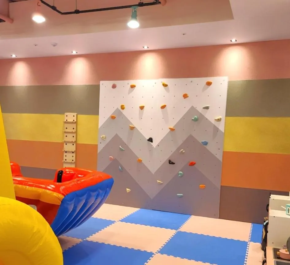 Entertainment in Jangyu Almond Kids Hotel