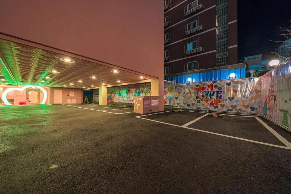 Parking in Jangyu Almond Kids Hotel
